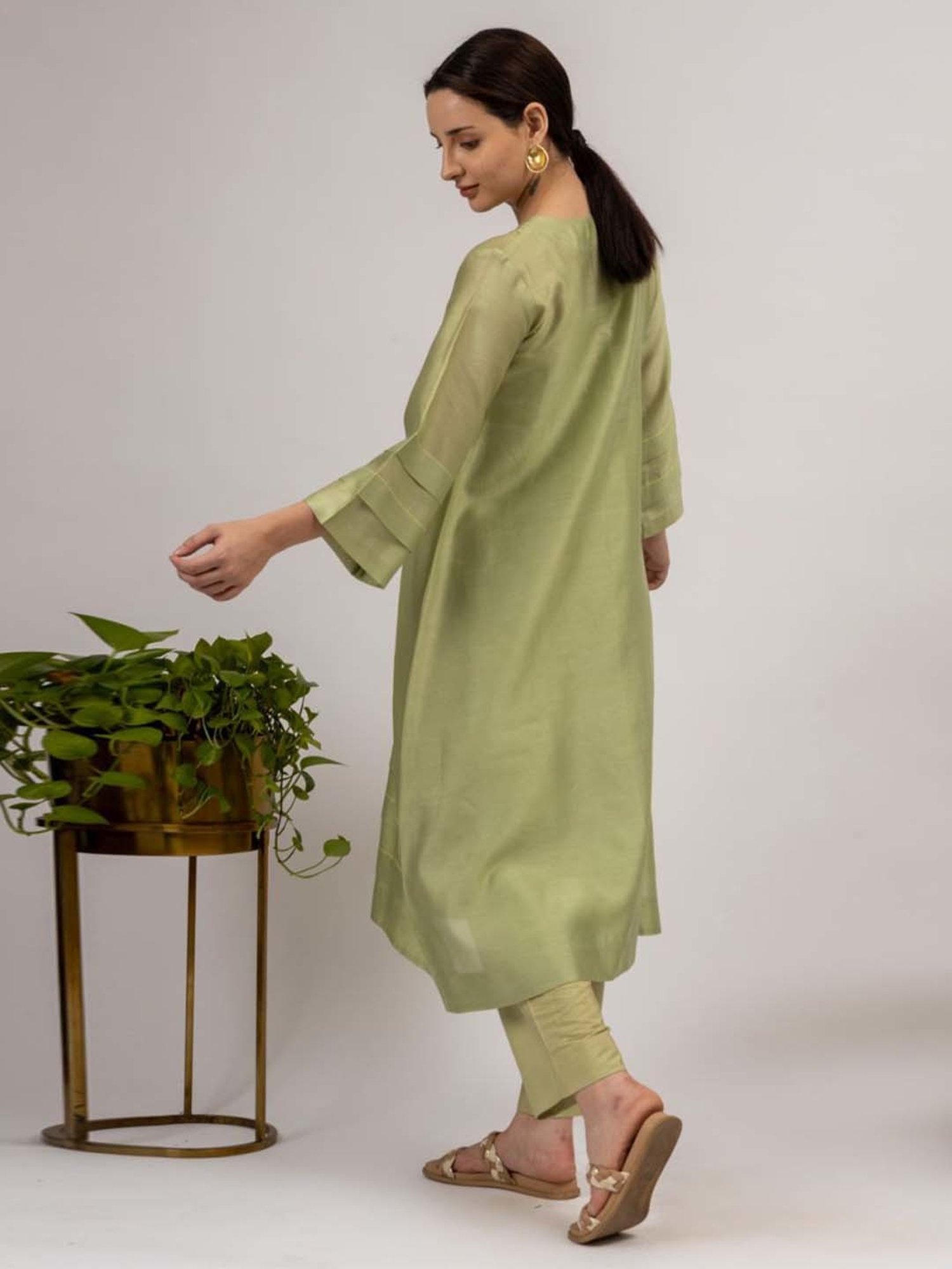 Mushio Green Diletta Chanderi Silk Kurta With Pleast Detail And Slip