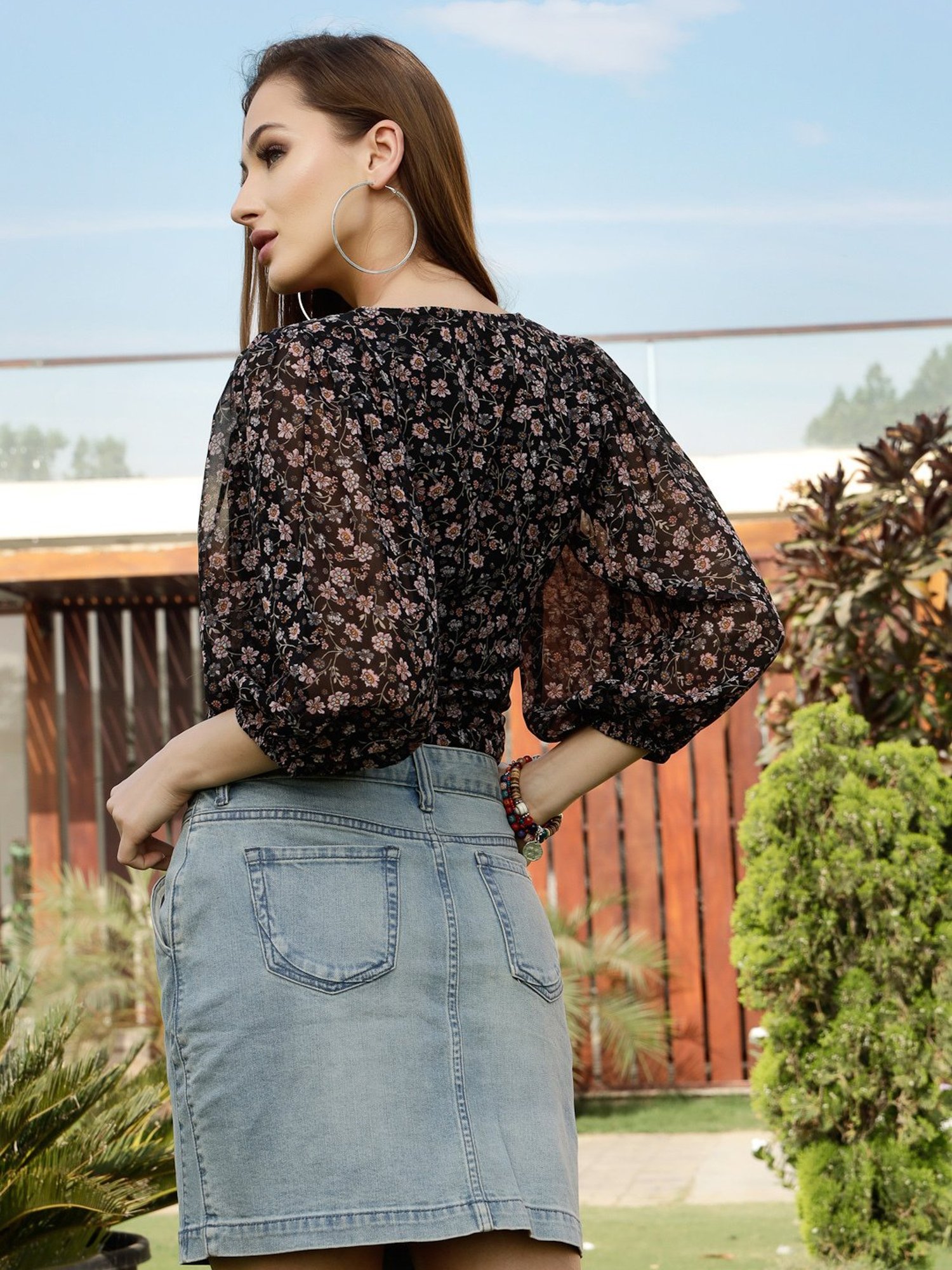 Sera Black Printed V-Neck Top