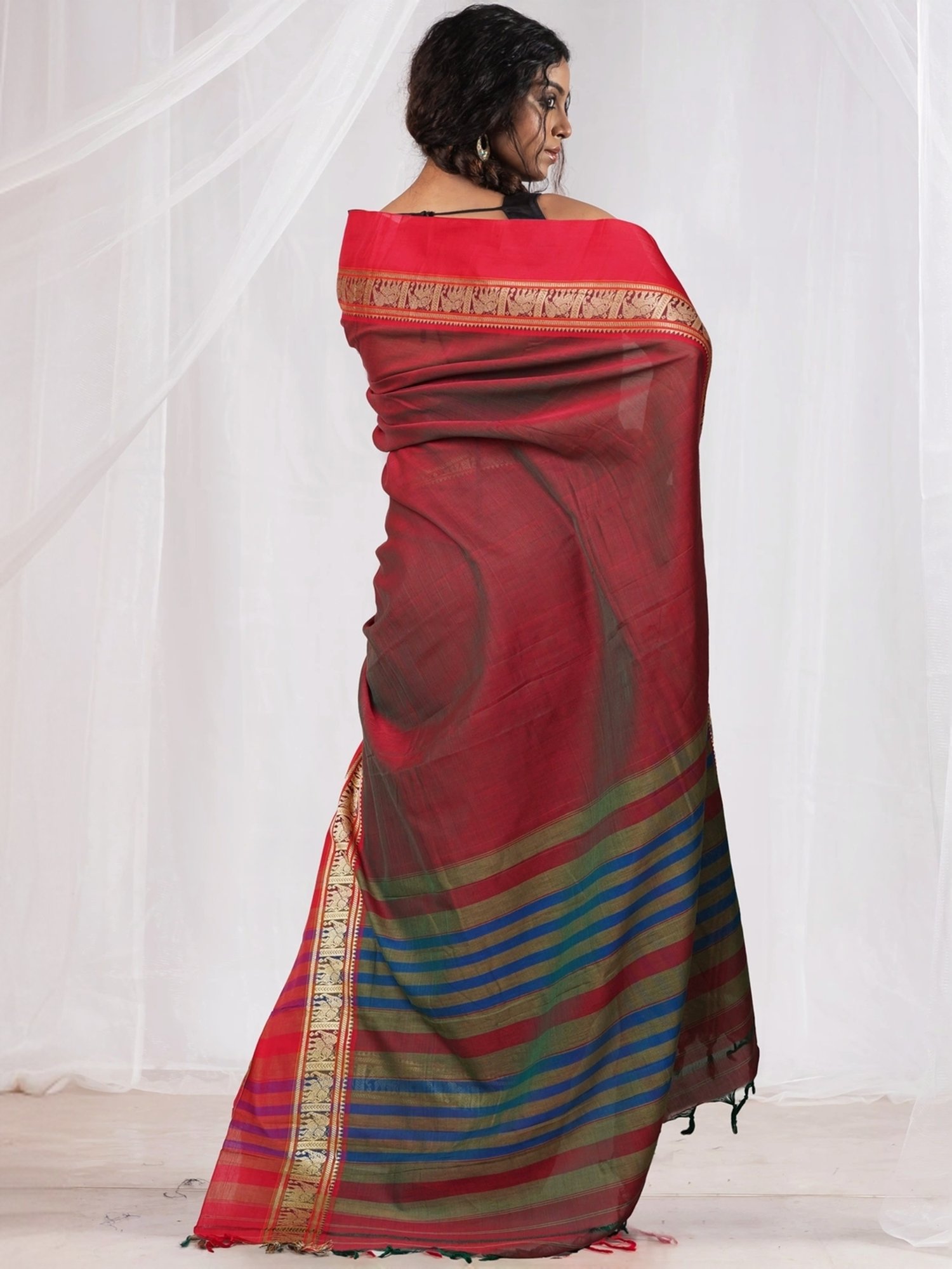 Unnati Silks Red & Green Cotton Woven Saree With Unstitched Blouse