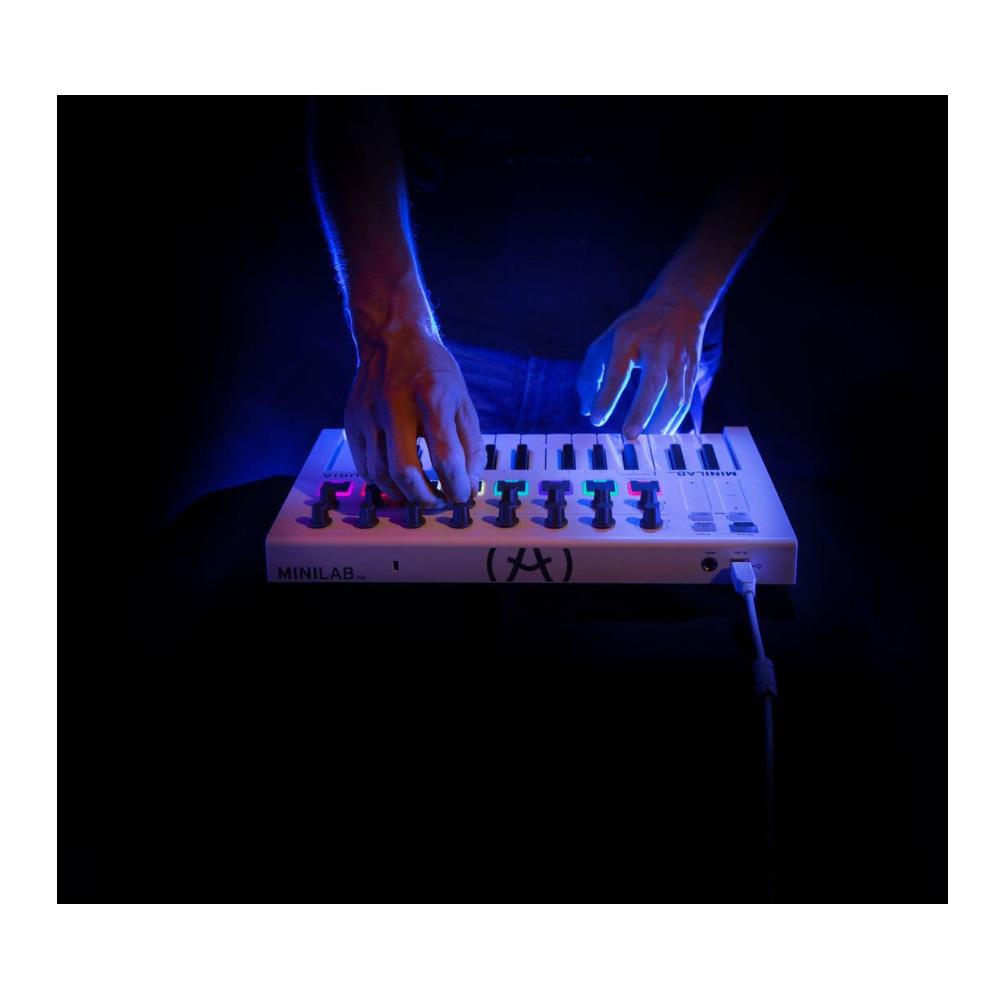 Zoom H4nPro Four-Channel Handy Audio Recorder (Black)&ndash; Deluxe Accessory Pack Kit with 16GB, Windscreen, Table Tripod, Fibertique Cloth along with Xpix Battery & Charger Set