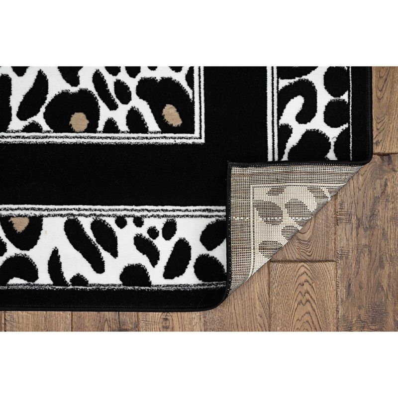 4'8"x7'6" Capri Leopard Rug Black/White - Linon