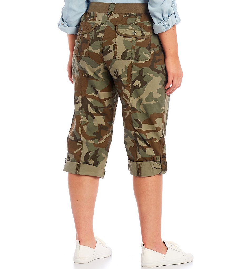 Intro Plus Size The Poppy Roll-Tab Hem Camo Print Capri