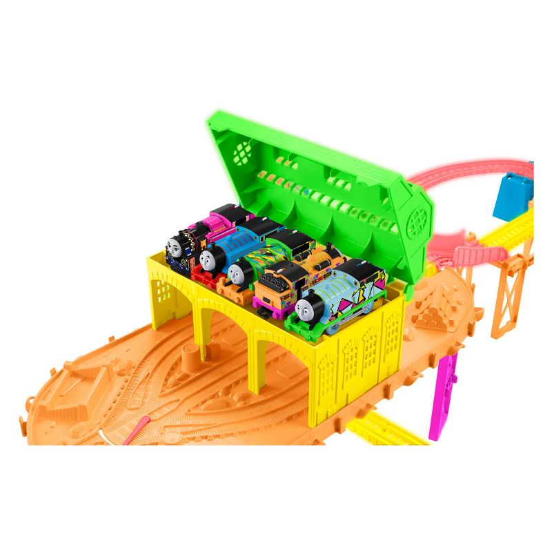Thomas & Friends TrackMaster Hyper Glow Station