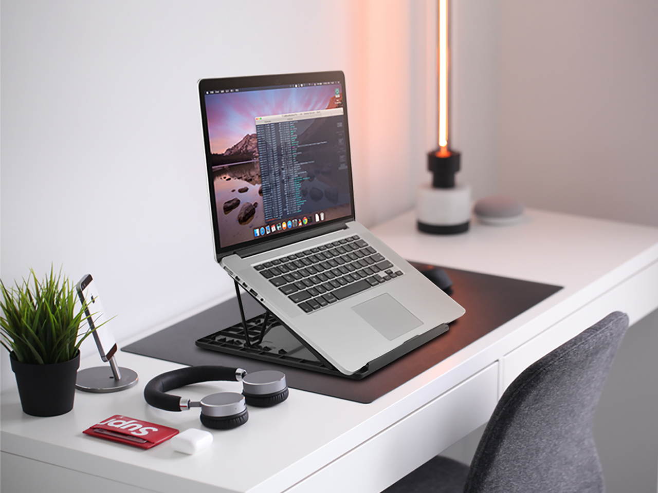 AICHESON 360&deg; Swivel Laptop Stand, Adjustable Height Portable Laptops Riser, Ergonomic Ventilated Rotatable Laptop Computer Holder Base, Pink