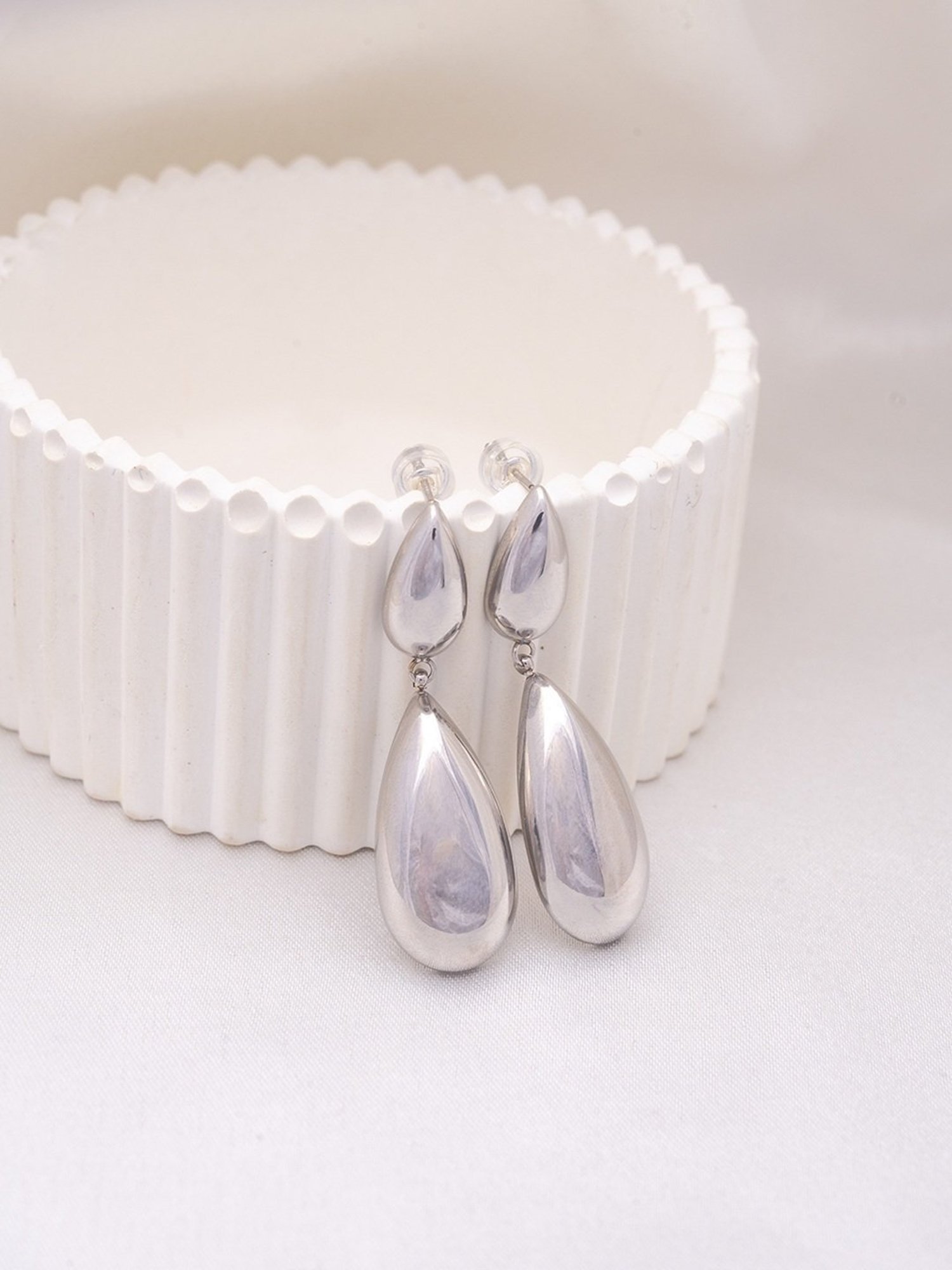 Perfectly Average Waterdrop Earrings Silver