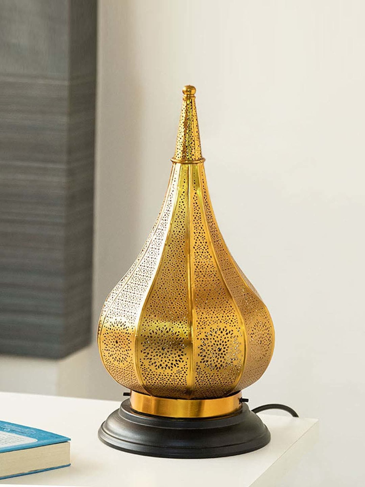 ExclusiveLane Golden Iron 39.62 cm Moroccan Dome' Handcrafted Table Lamp