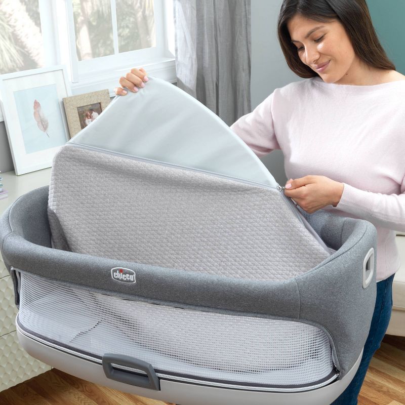 Simmons Kids' Silent Auto Gliding Deluxe Bassinet - Embossed Paisley