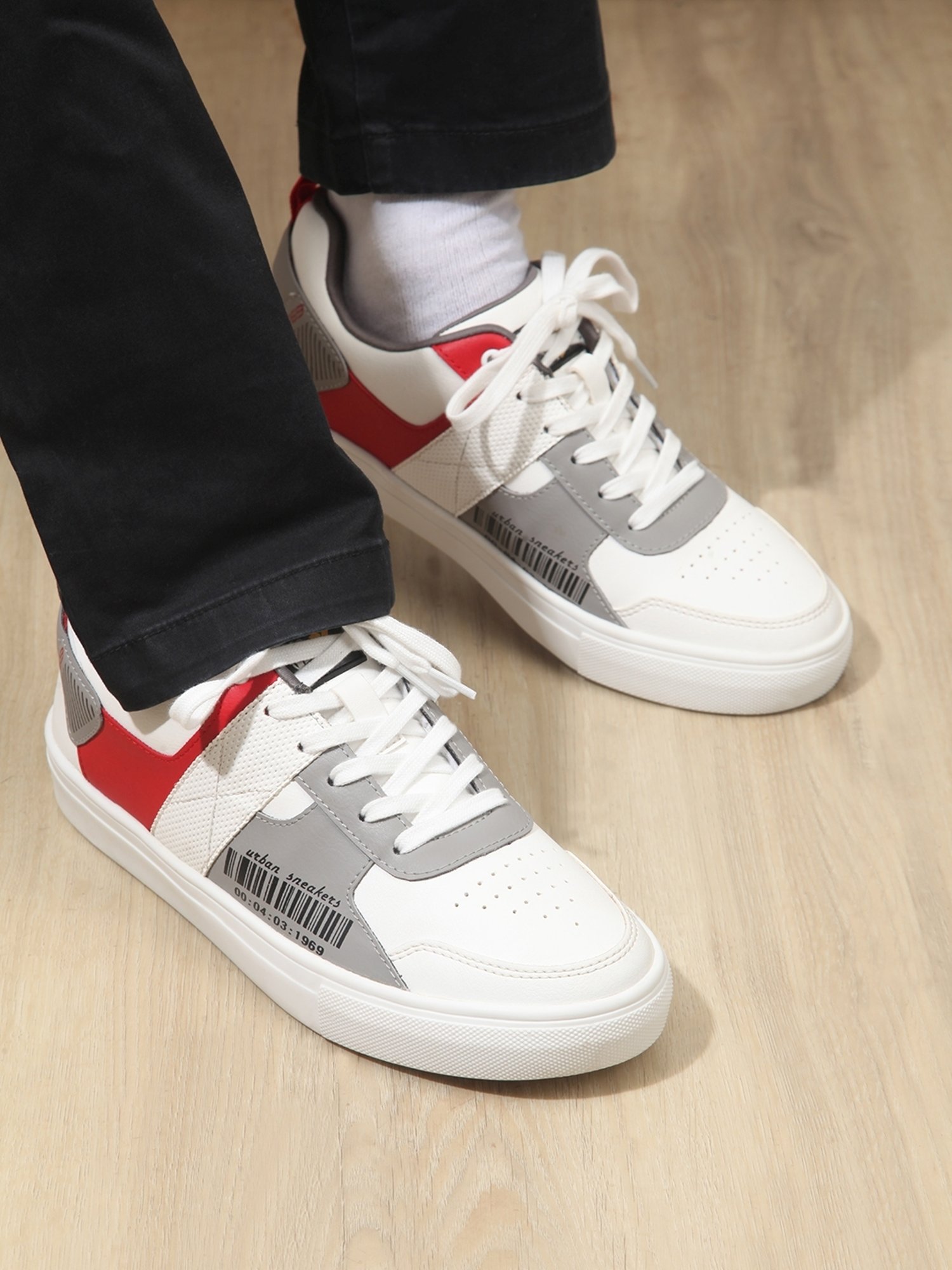 ID Men's White Casual Sneakers