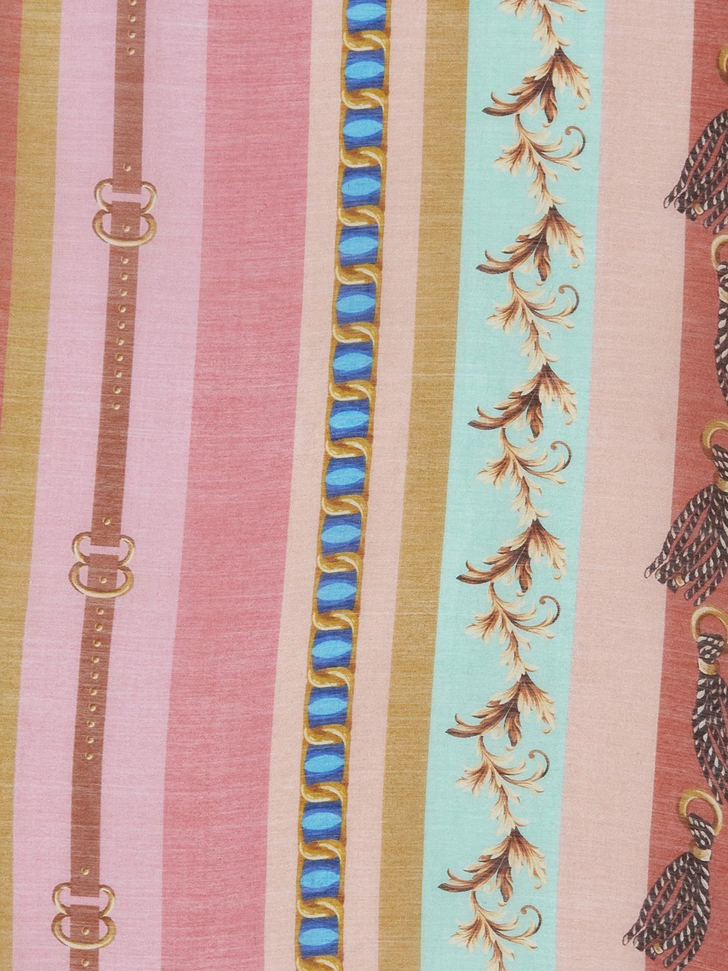 Navyasa Pink liva Organza Floral Printed Saree With Coordinated Unstitched Blouse Piece