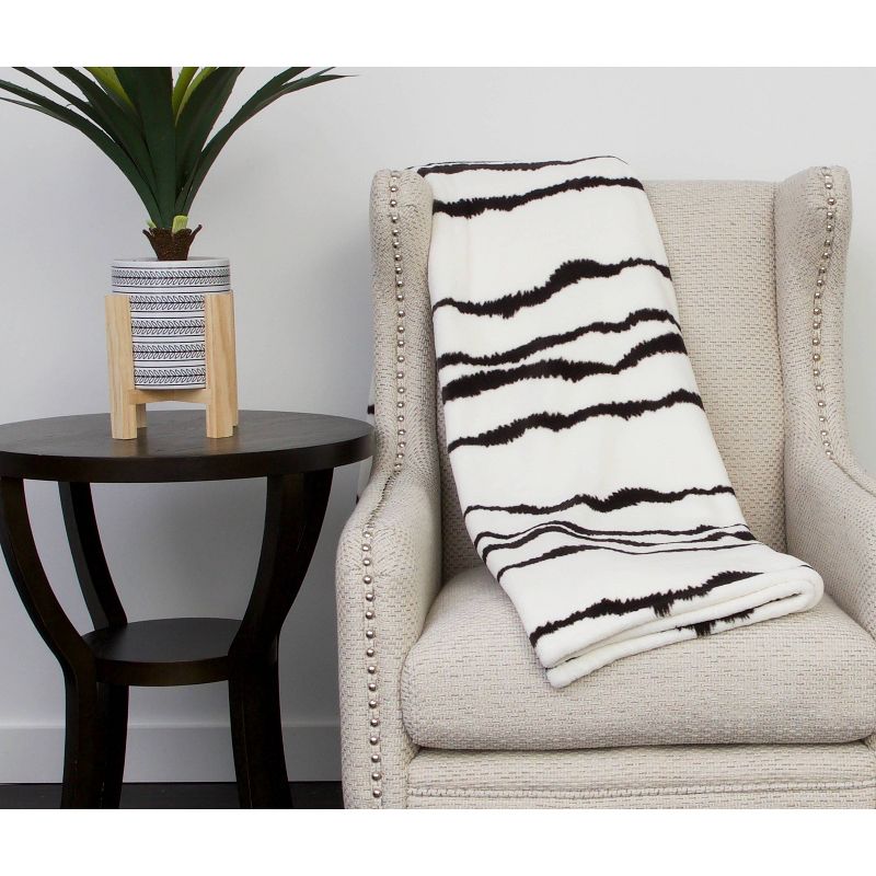 50"x70" Fincher Printed Loft Fleece Decorative Throw Jet Black - Décor Therapy