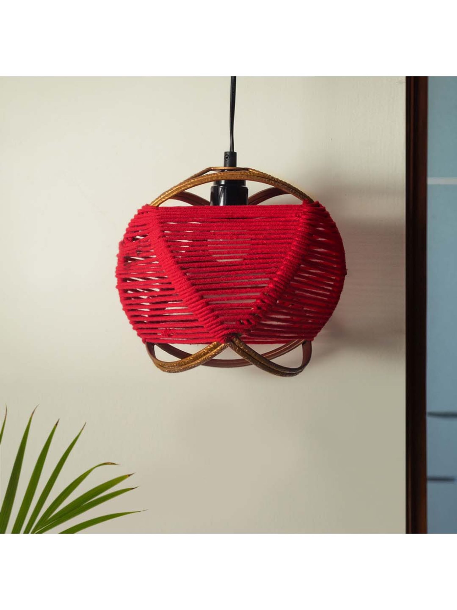 ExclusiveLane 'Jute Goblet' Matte Gold & Red Iron Hand-Etched Pendant Lamp - Set of 1