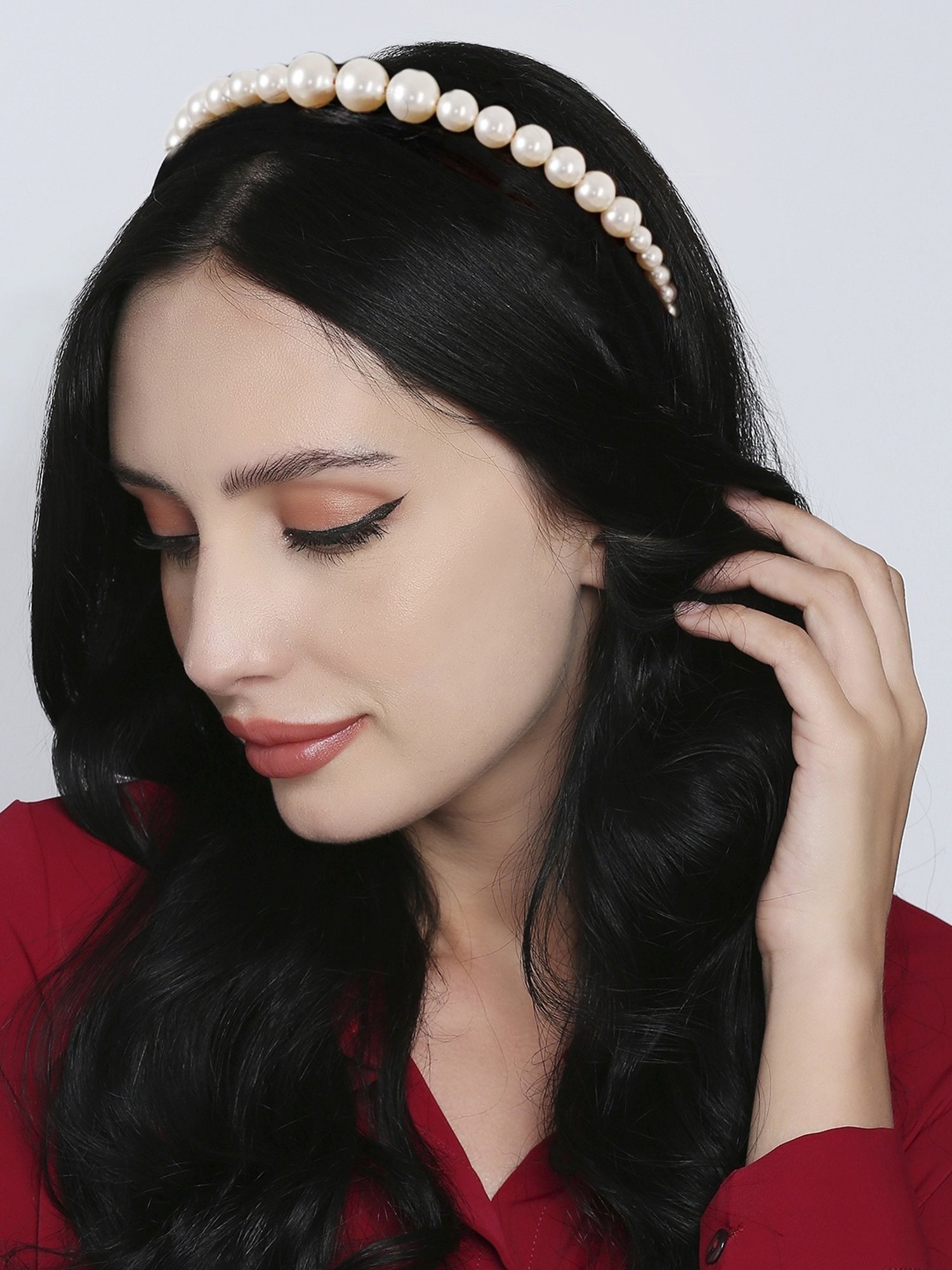 OOMPH White Pearls Wedding Hair Band