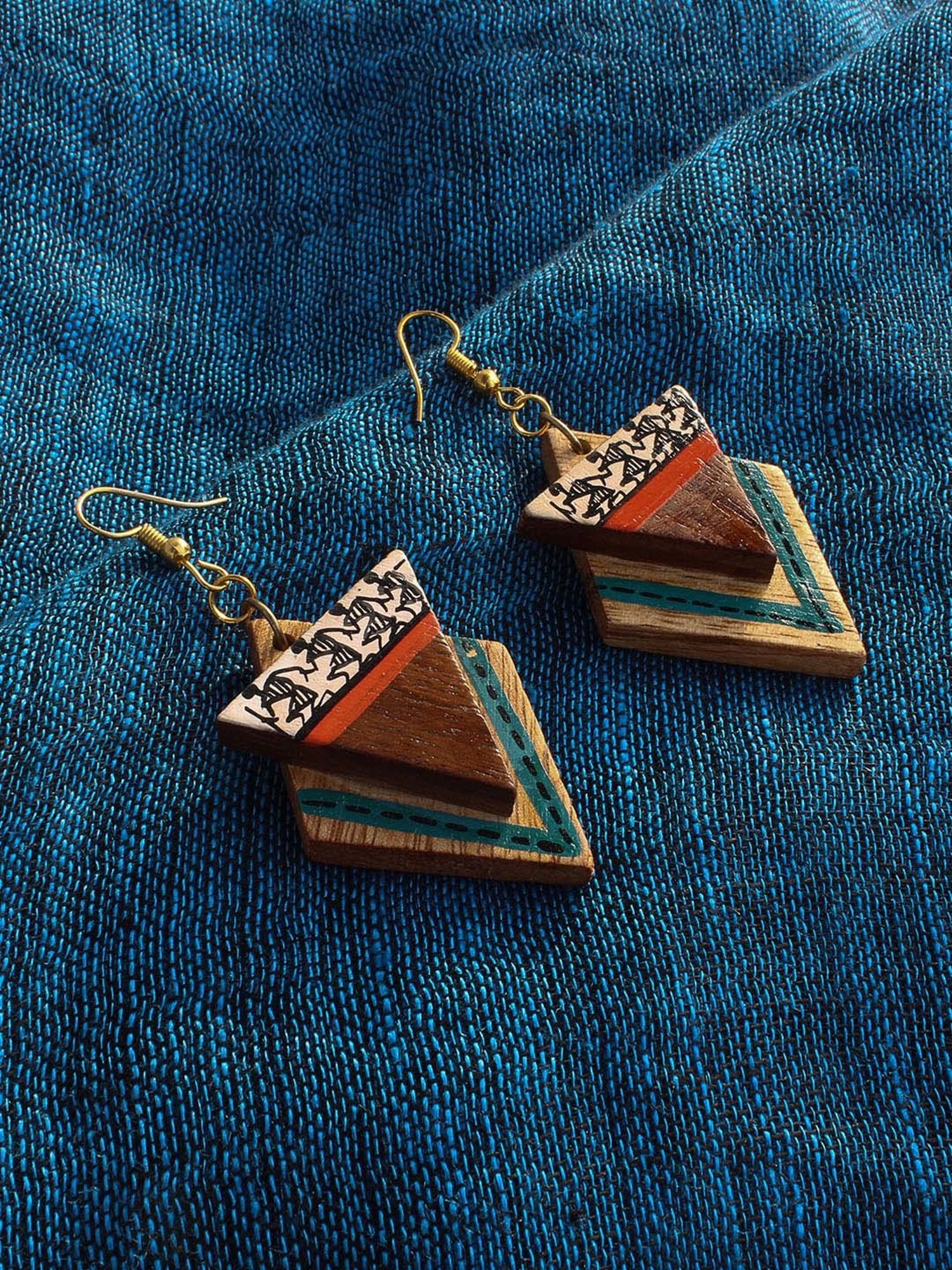 ExclusiveLane 'Dancing Tribal Warli' Brown & White Handpainted Earrings (Warli Art in Sheesham Wood)