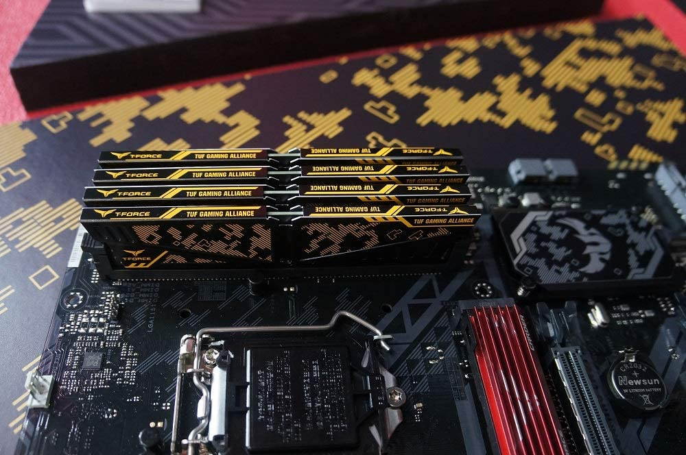 Crucial CT8G4DFS6266.M4FE 32GB(4X8GB) DDR4-2666 PC4-21300 DIMM CL19 RAM 288-PIN Desktop Memory