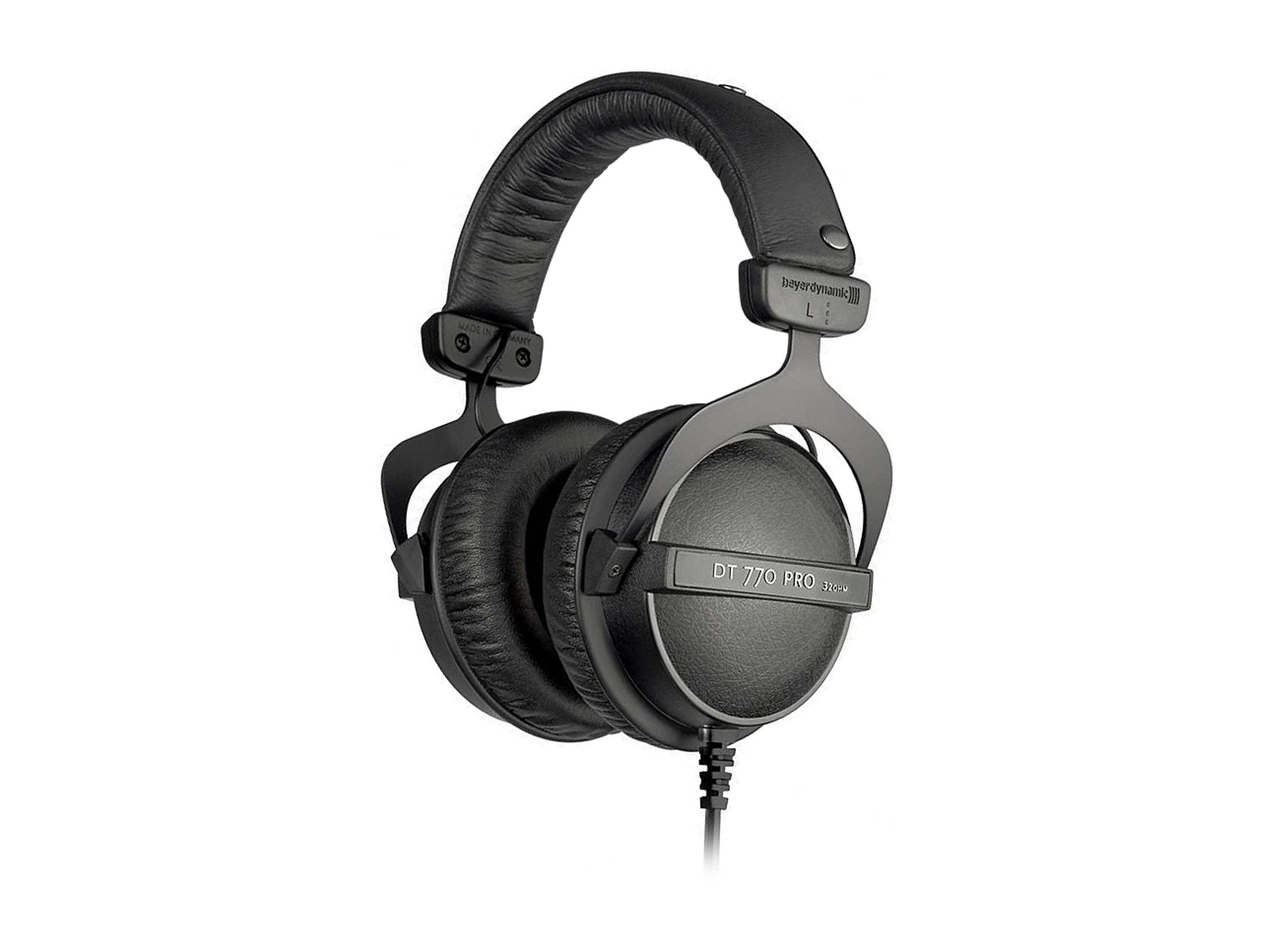 Beyerdynamic Creator Pro Bundle DT 770 Pro 32 Ohms Headphones, Fox USB Microphone and Cubase Editing Software