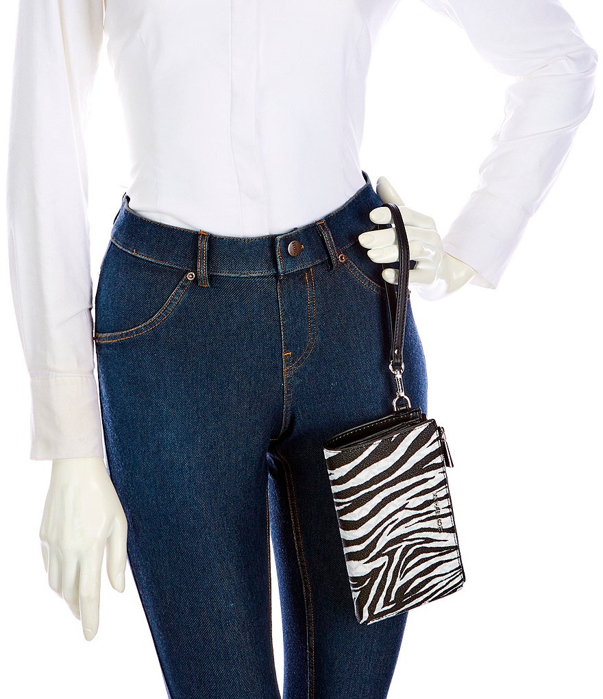 HOBO Link Leather Zip Wristlet