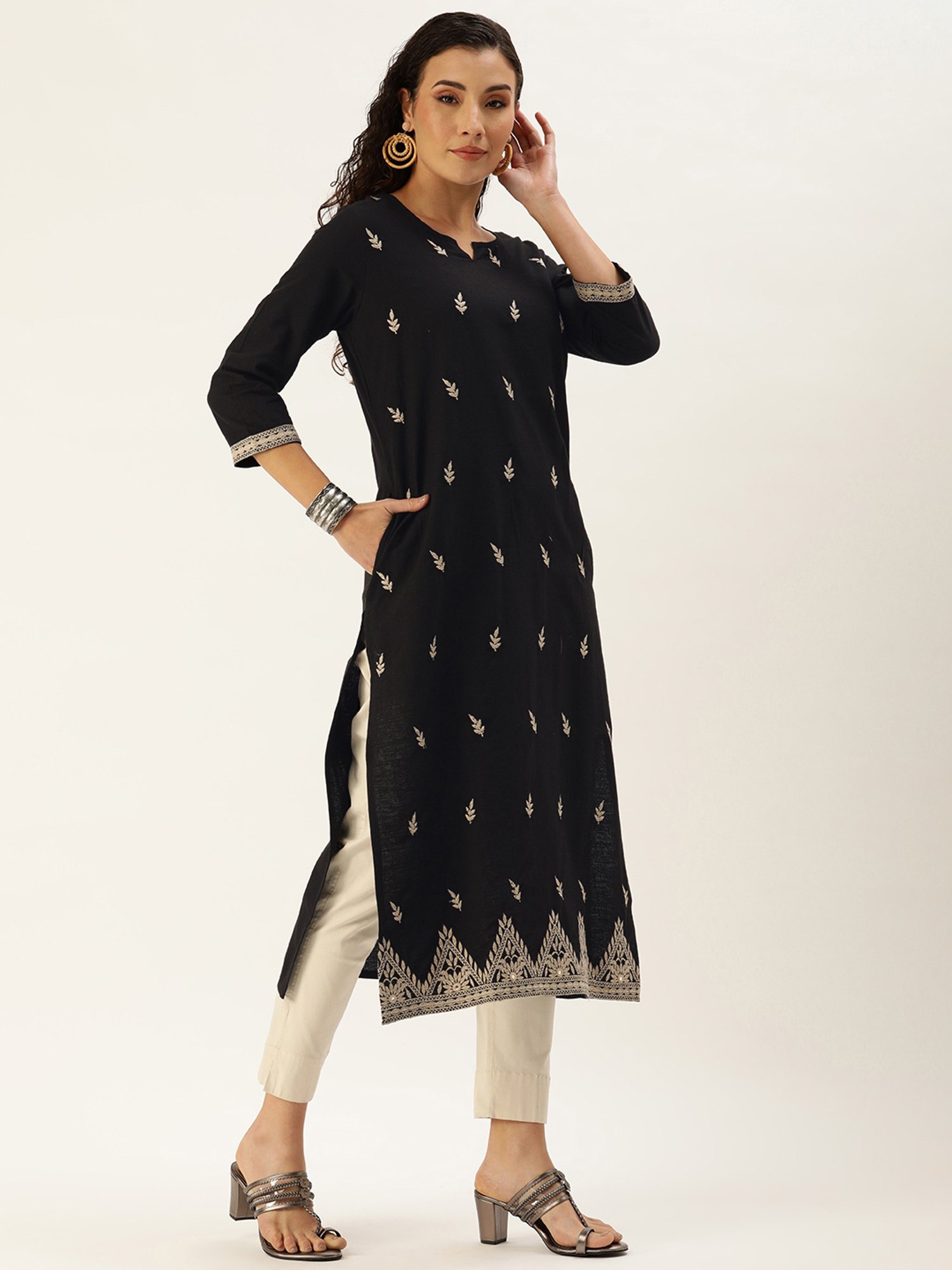 Amukti Black Cotton Embroidered Straight Kurta
