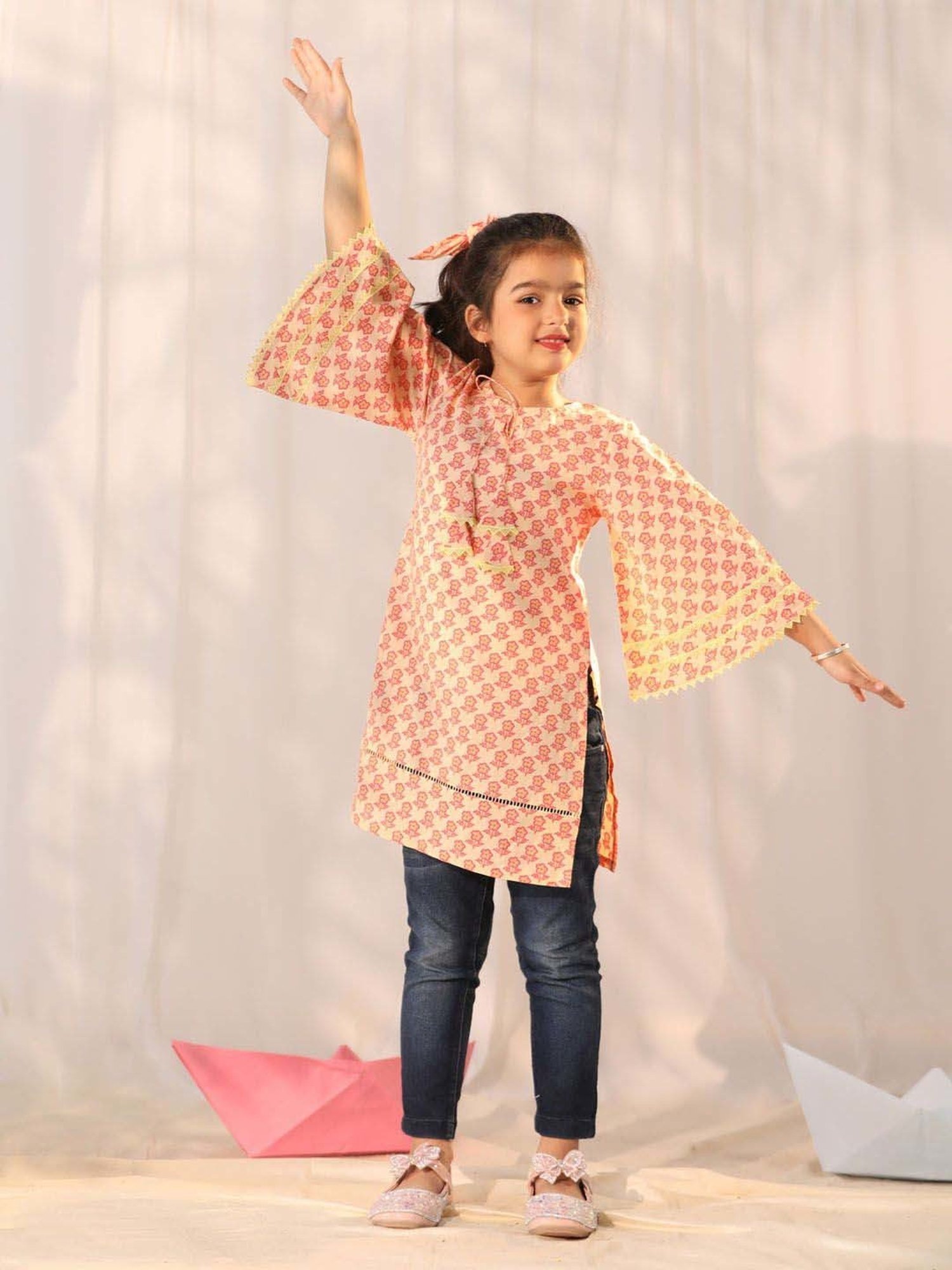VASTRAMAY Girls Peach Cotton Floral Kurta