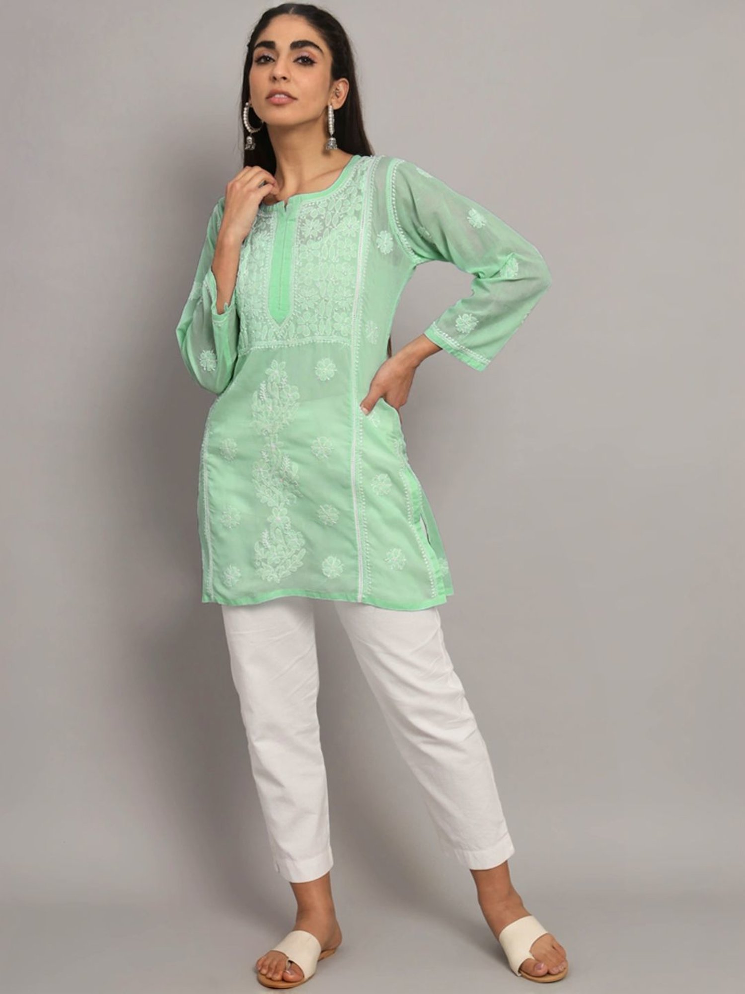 PARAMOUNT CHIKAN Green Cotton Hand Embroidered Chikankari Straight Kurti