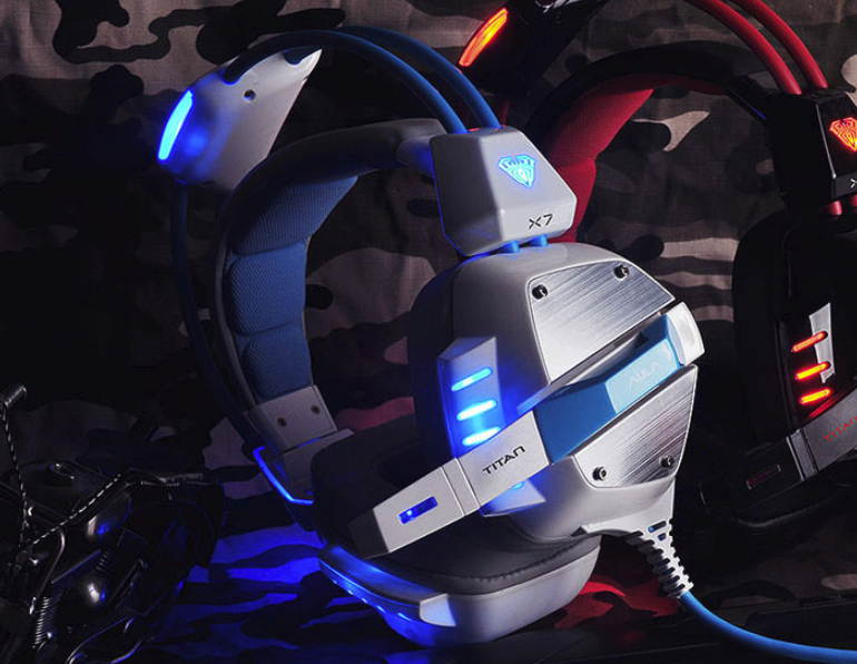 AULA X7 USB Wired Cool LED  Gaming Headset 7.1 Sound Effect Microphone Game headphone With Noise Cancelling & Volume Control for Laptop Computer Game, White and Blue