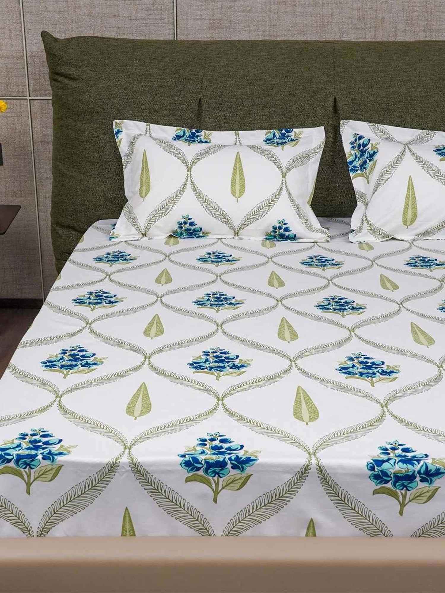 Urban Space Serene Blue Cotton 200 TC King Fitted Bedsheet With Pillow Covers