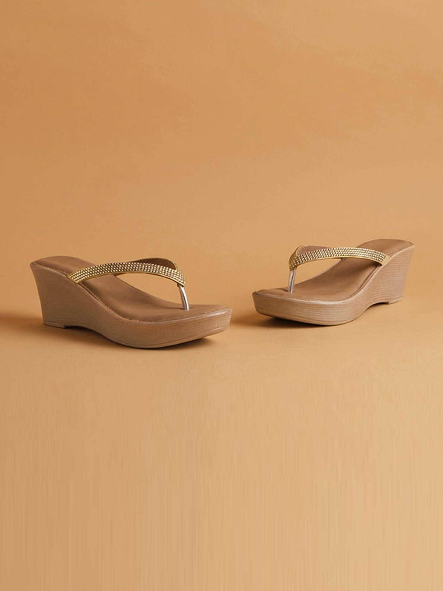 Eridani Women's Hailey Gold Thong Wedges