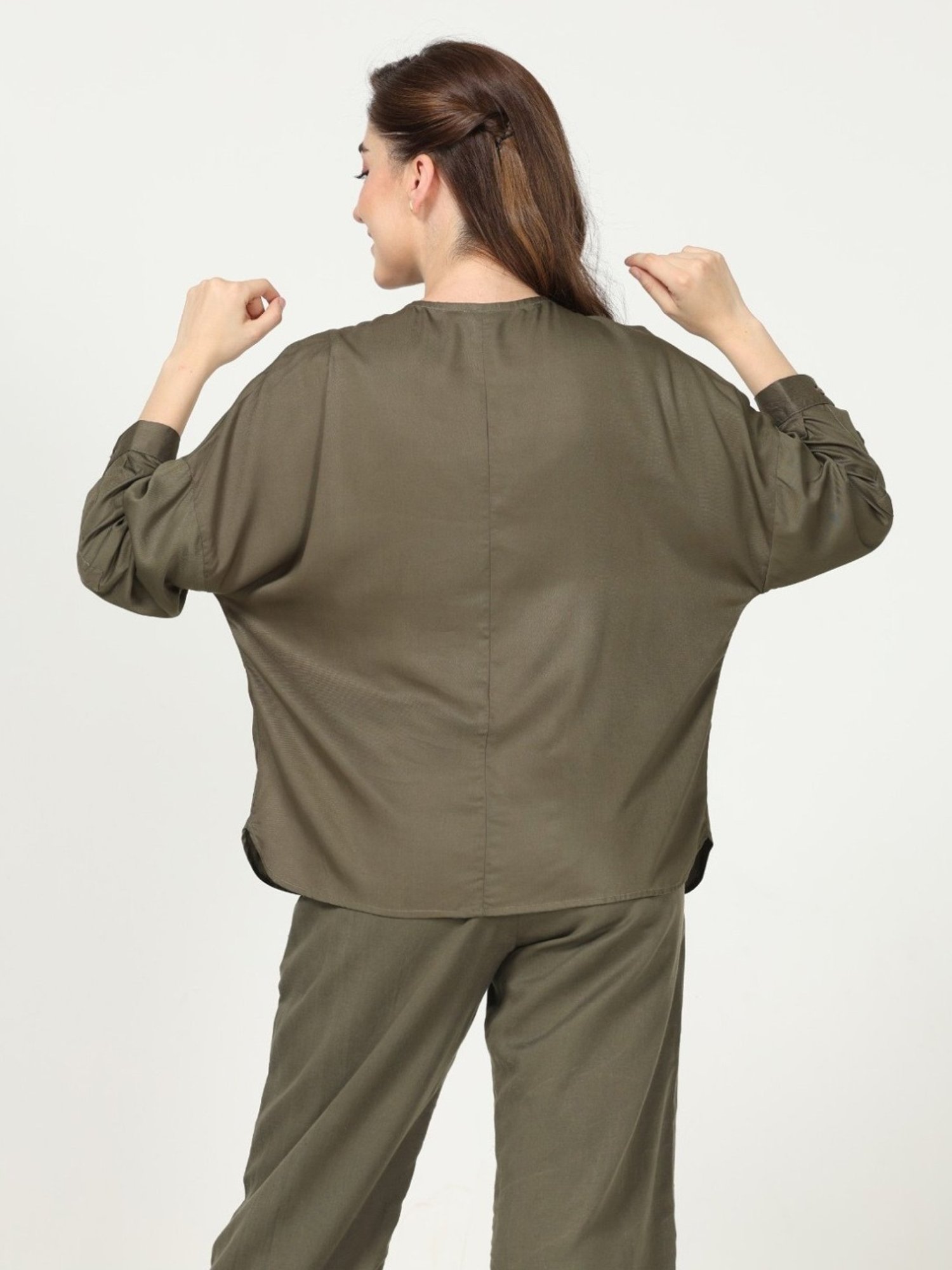 Saltpetre Timeless Olive Uncollared T-shirt in Tencel