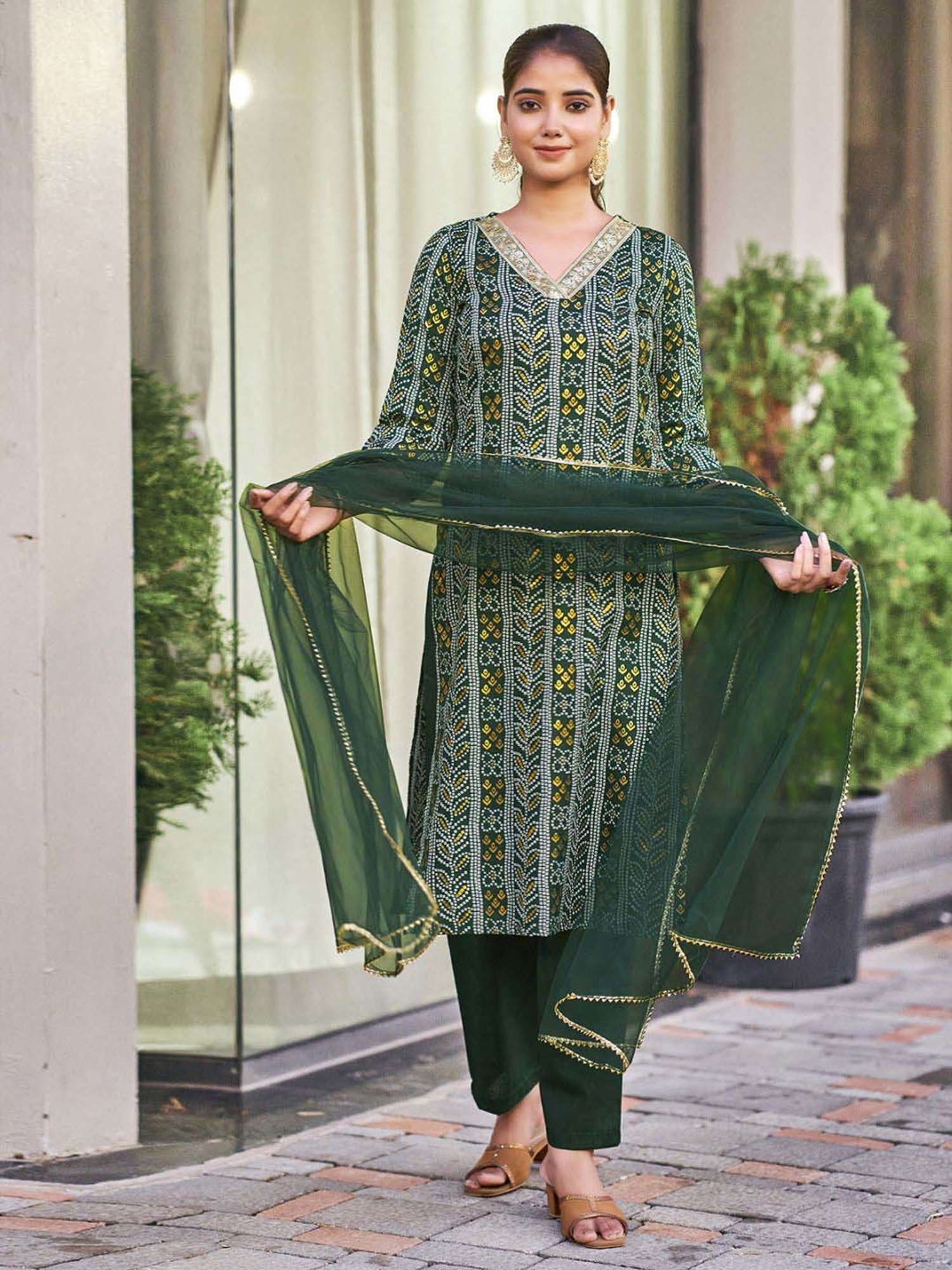 Skylee Green Cotton Printed Kurta Pant Set With Dupatta