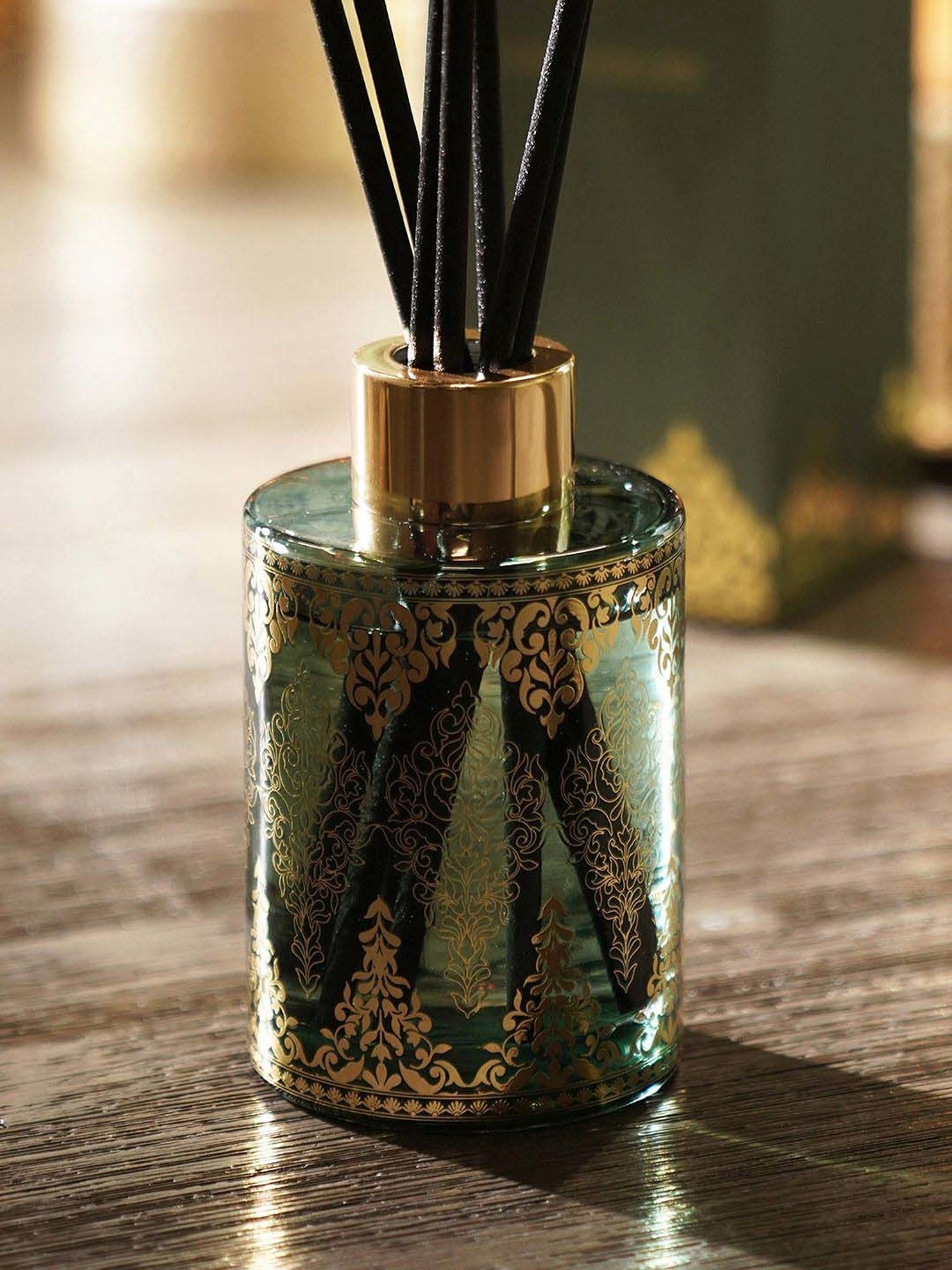 Pure Home and Living Green Glass Jasmine Garland Printed Diffuser (120ml)