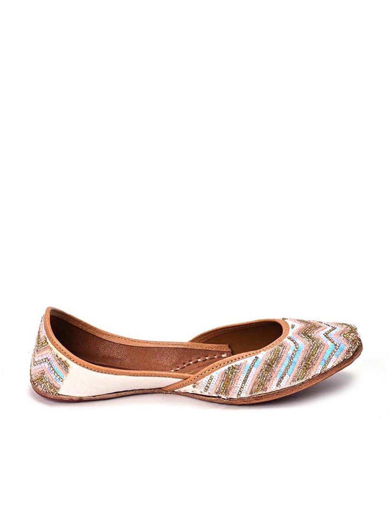 Scentra Women's Pink Ethnic Juttis