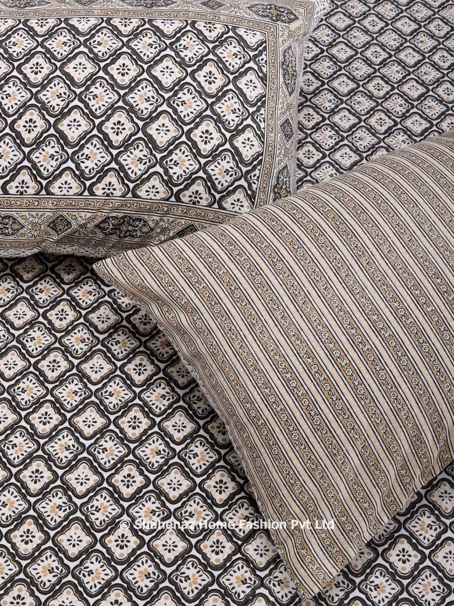 Shahenaz Grey 120 TC Cotton Alice Luxury Double Bedsheet with 2 Pillow Covers