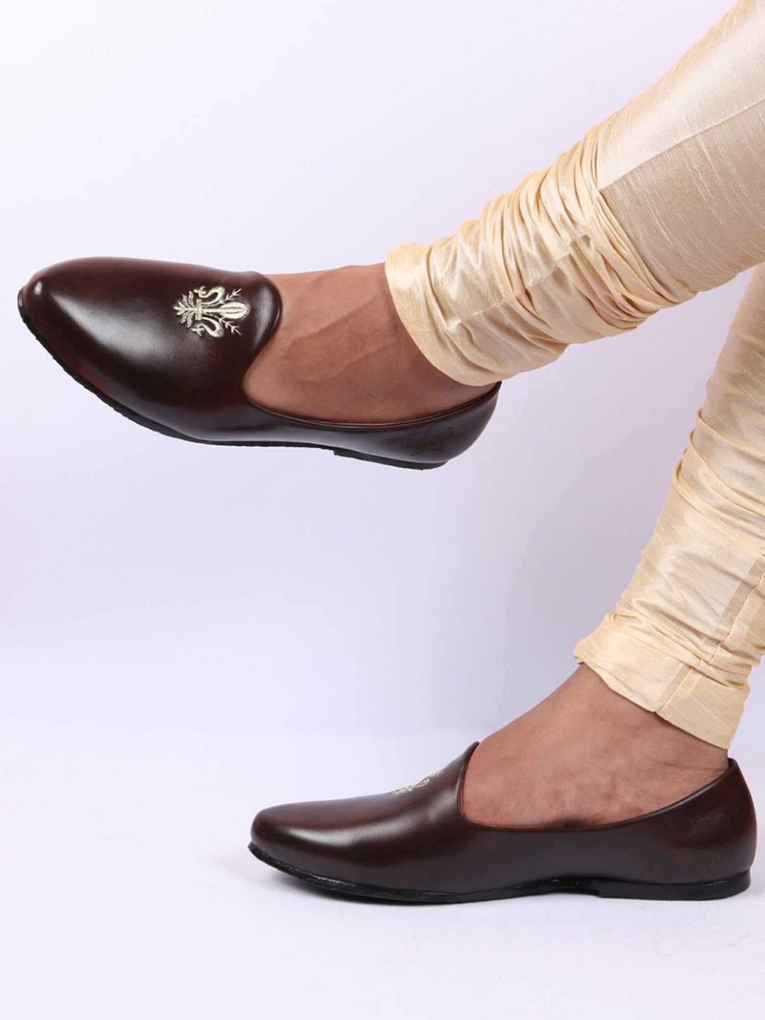 Fausto Men's Brown Ethnic Juttis