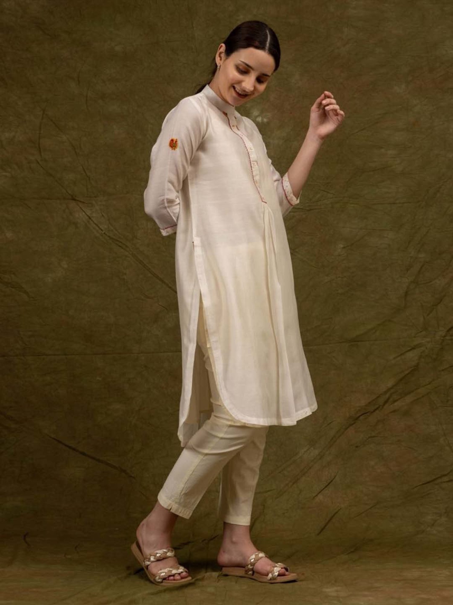 Mushio Off White Piacere Hand Embroidered Chanderi Silk Kurta With Slip