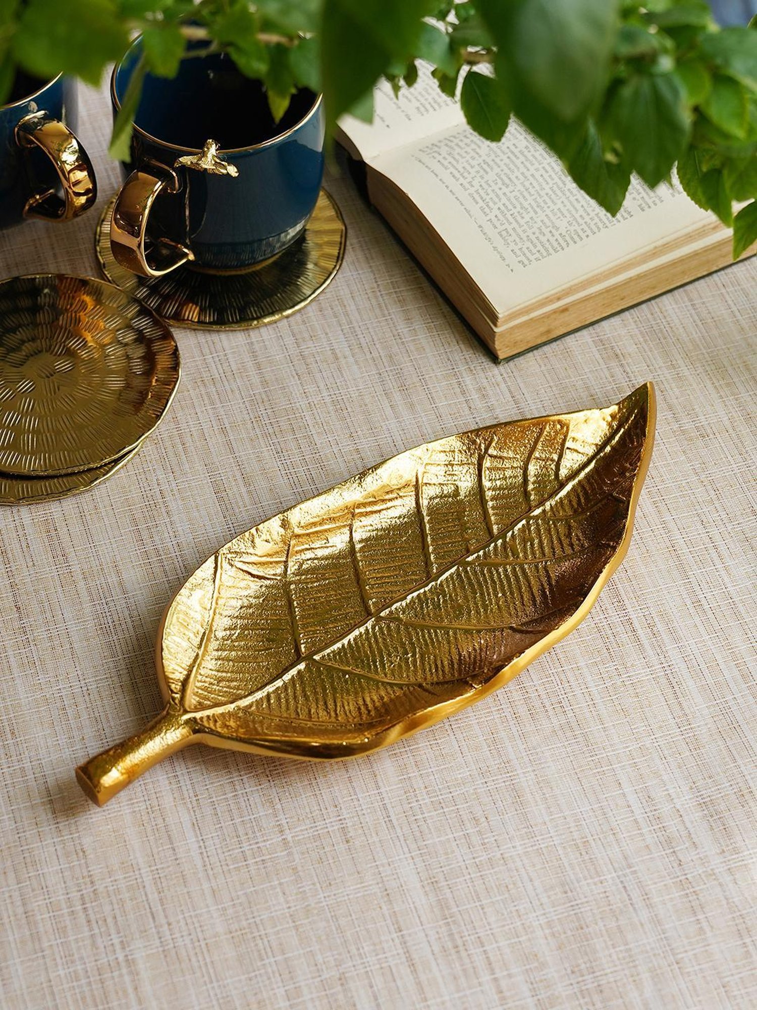 Pure Home and Living Gold Aluminium Textured Decorative Platters