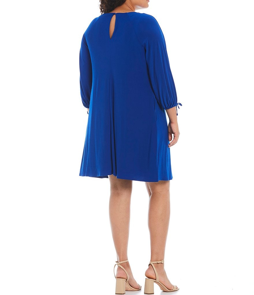 Jkara Plus V-Neck Short Sleeve Beaded Bodice Capelet Gown