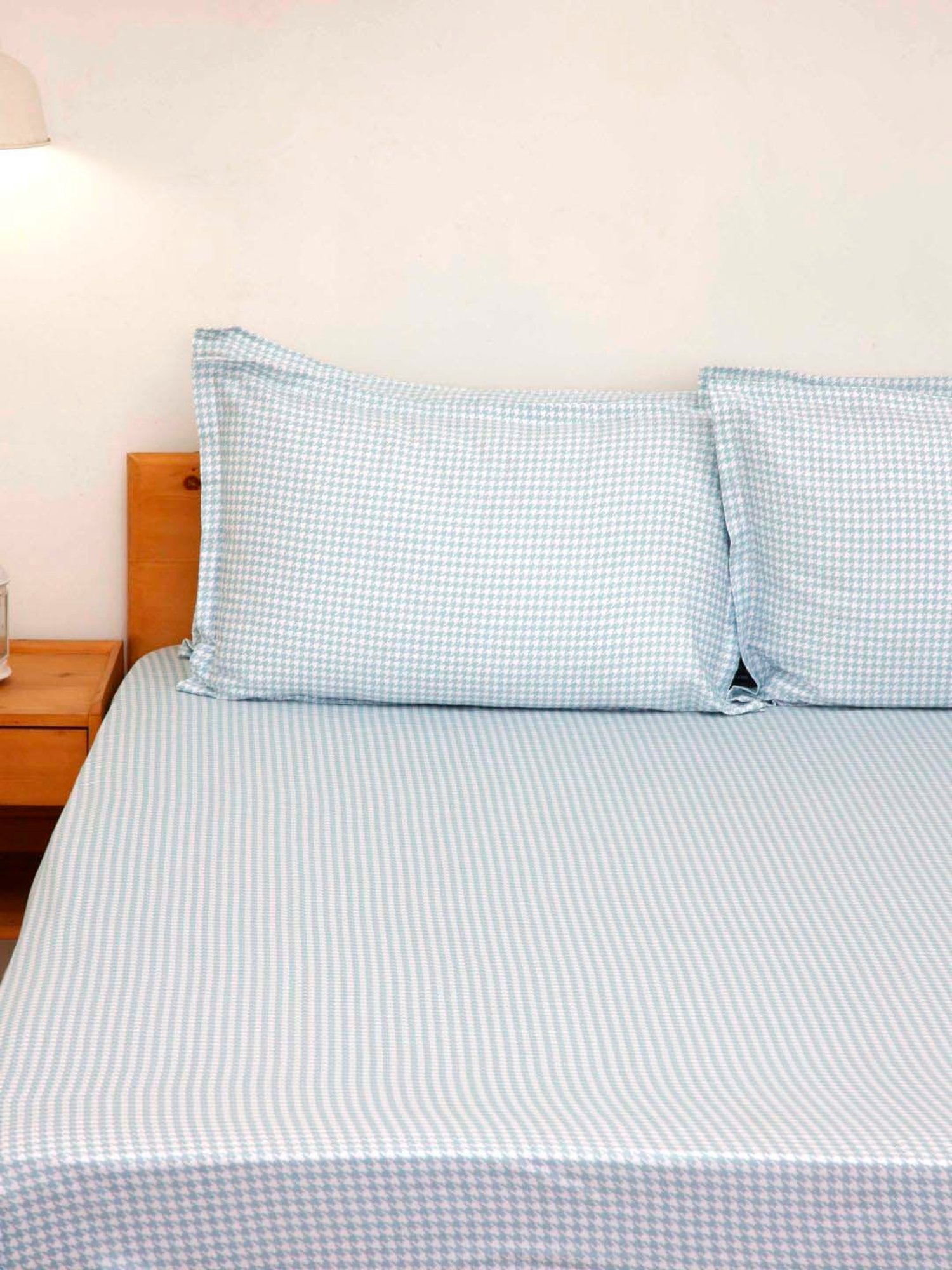 Ariana Blue Cotton 260 TC Super King Bedsheet with 2 Pillow Covers