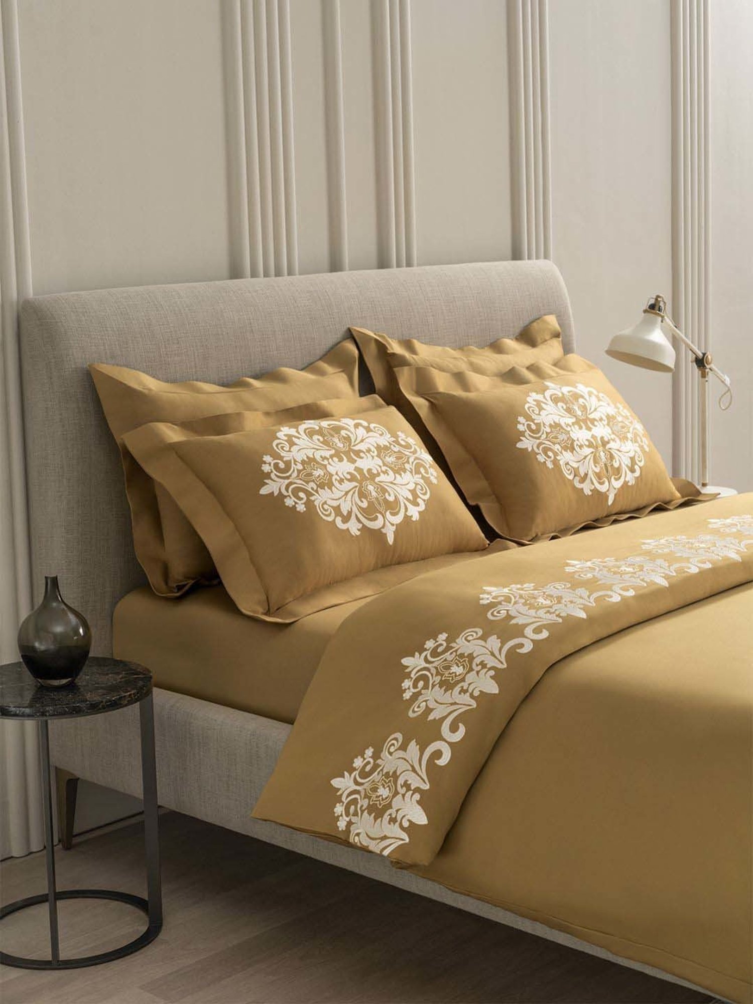 Ddecor Live Beautiful Urban Honey Cotton 210 TC King Bed Sheet With 2 Pillow Covers