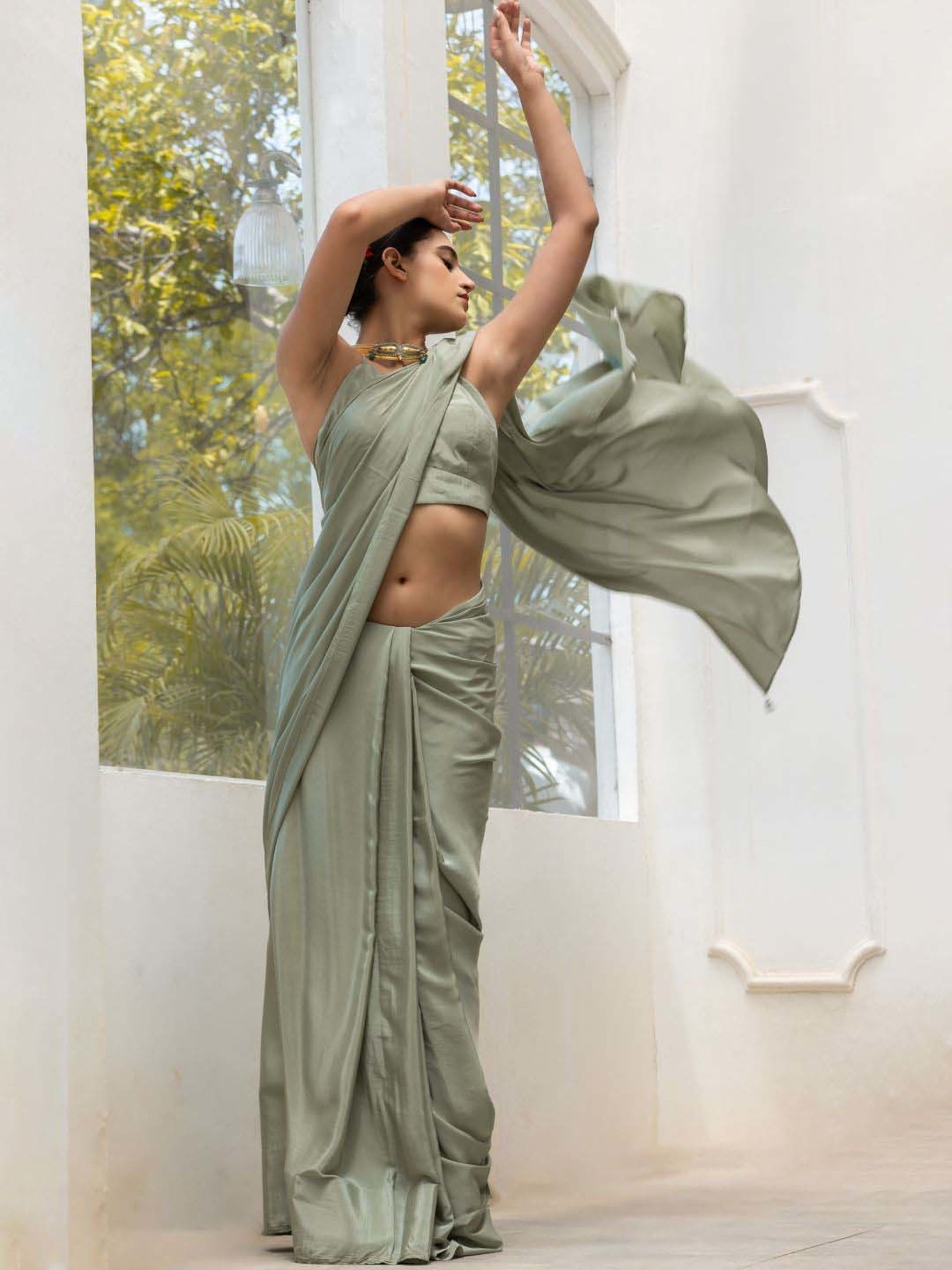 Swtantra Grey Saree With Unstitched Blouse