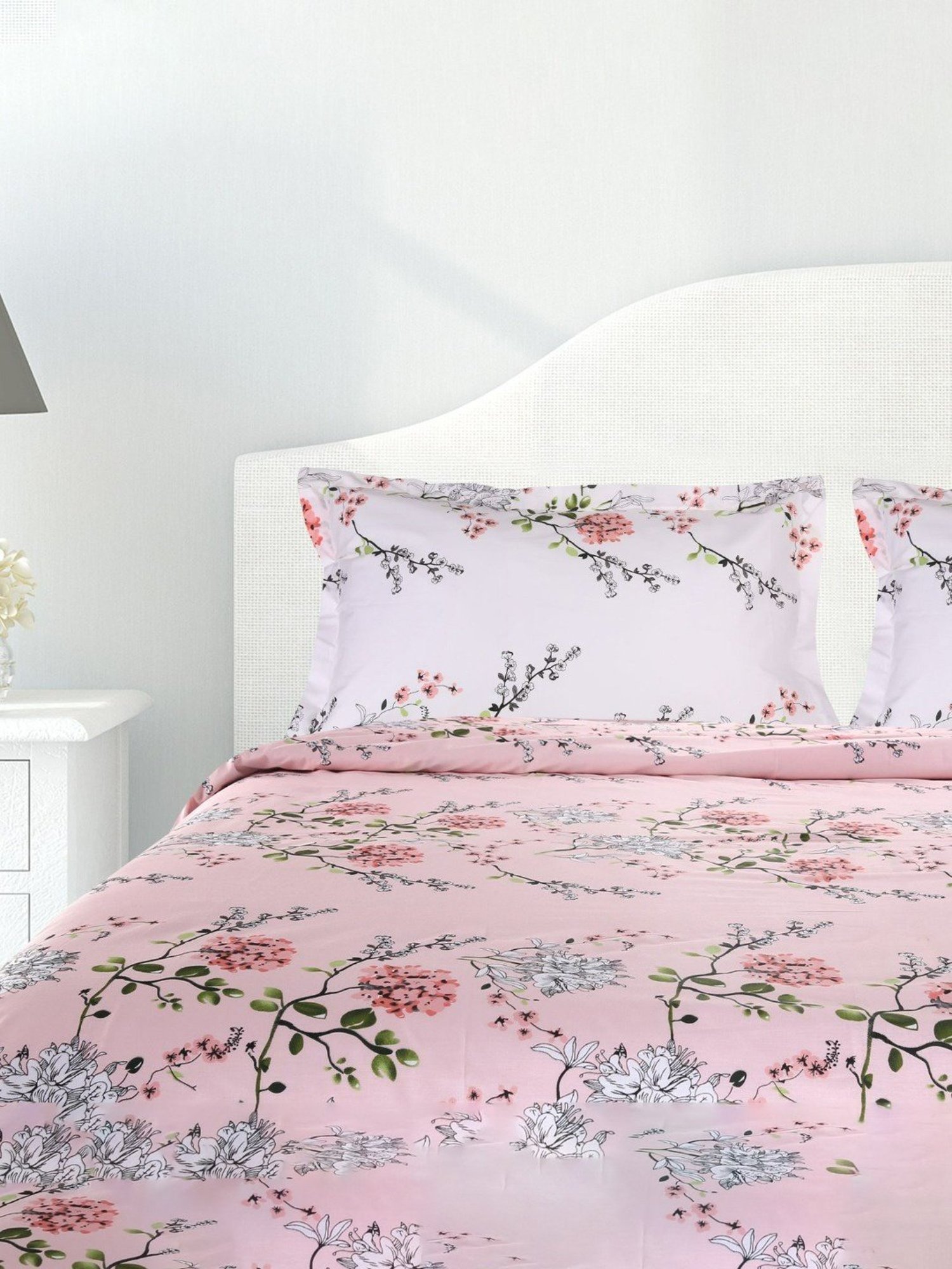 Haus & Kinder Victorian Summer Dream Printed Pink 186 TC Cotton Bed Sheet with 2 Pillow Covers