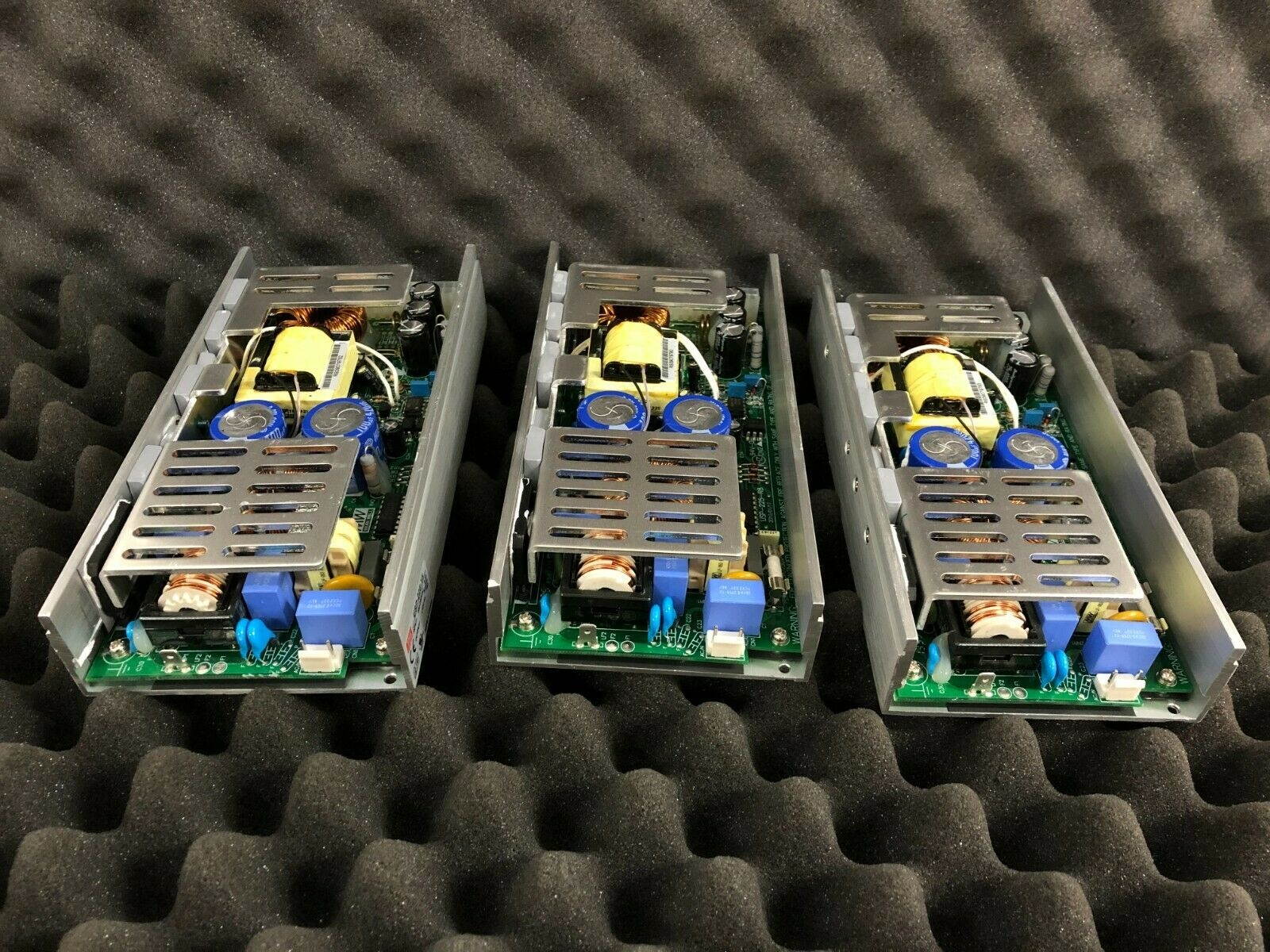 LOT OF 3 Mean Well USP-225-15 AC/DC Power Supply Single-OUT 15V 15AMP