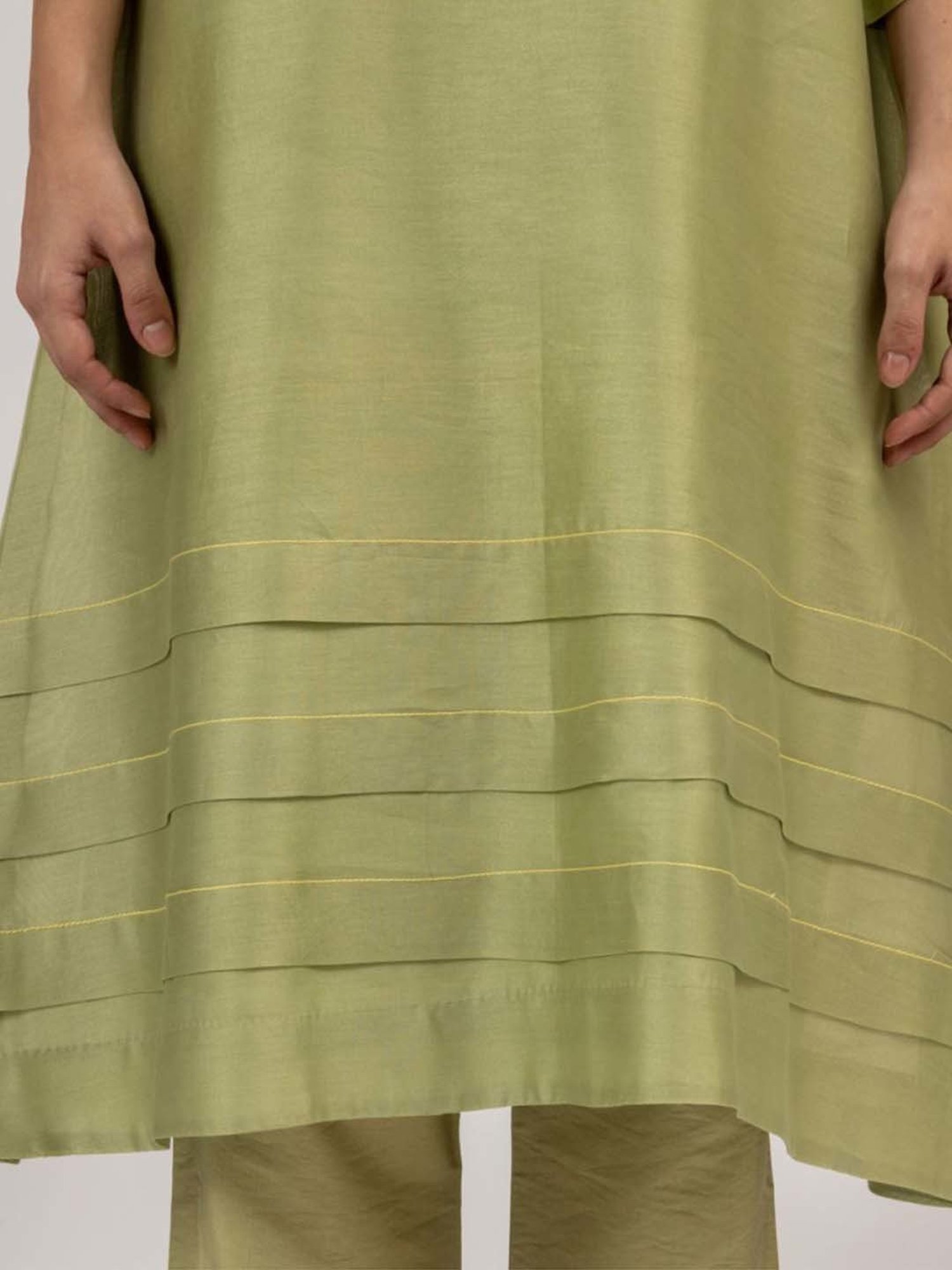 Mushio Green Diletta Chanderi Silk Kurta With Pleast Detail And Slip