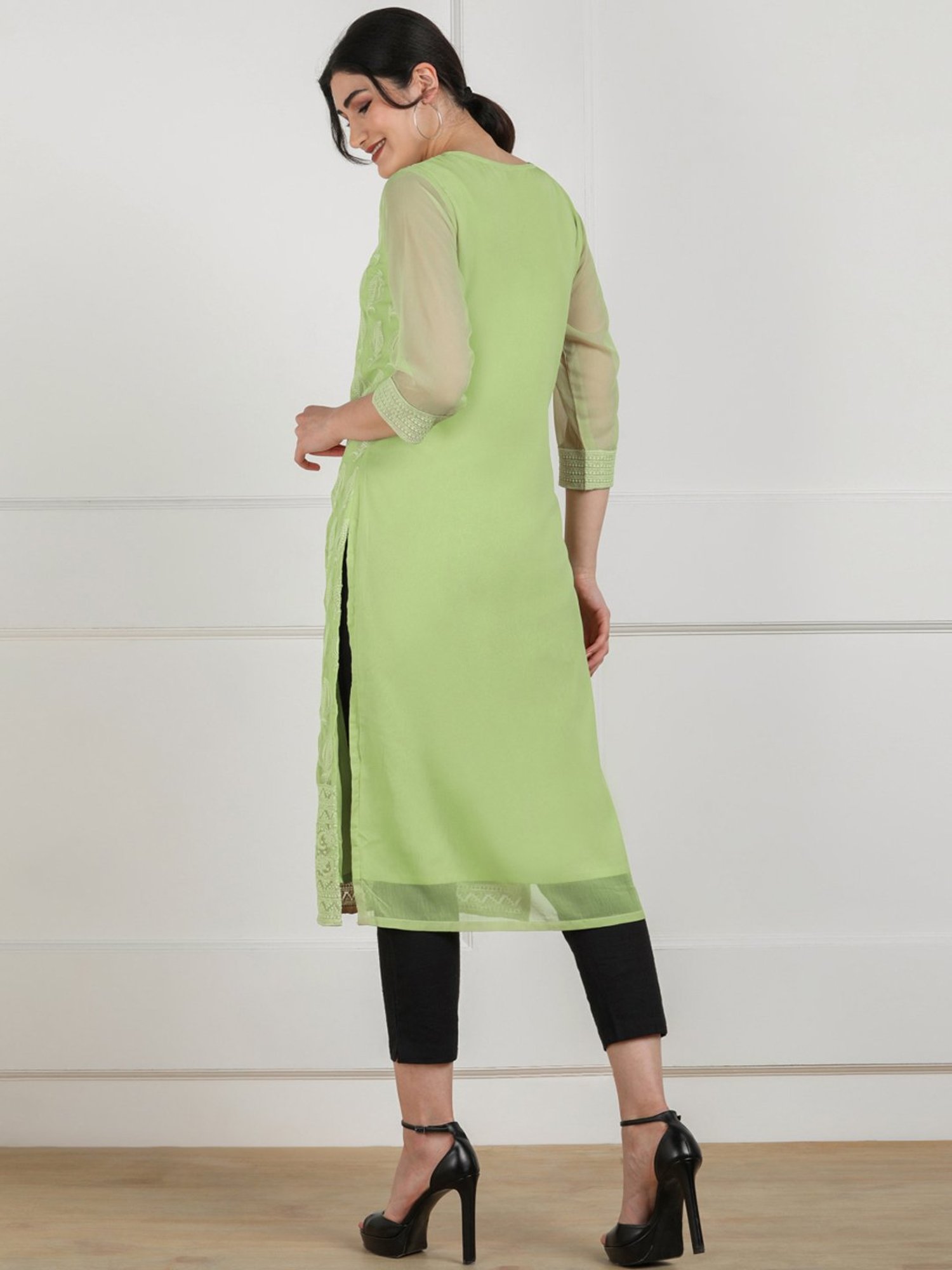 SWAGG INDIA Green Embroidered Straight Kurta