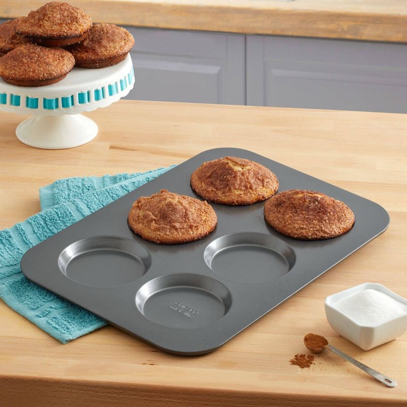 Kaiser Bakeware Steel Muffin Pan, 12 Cup