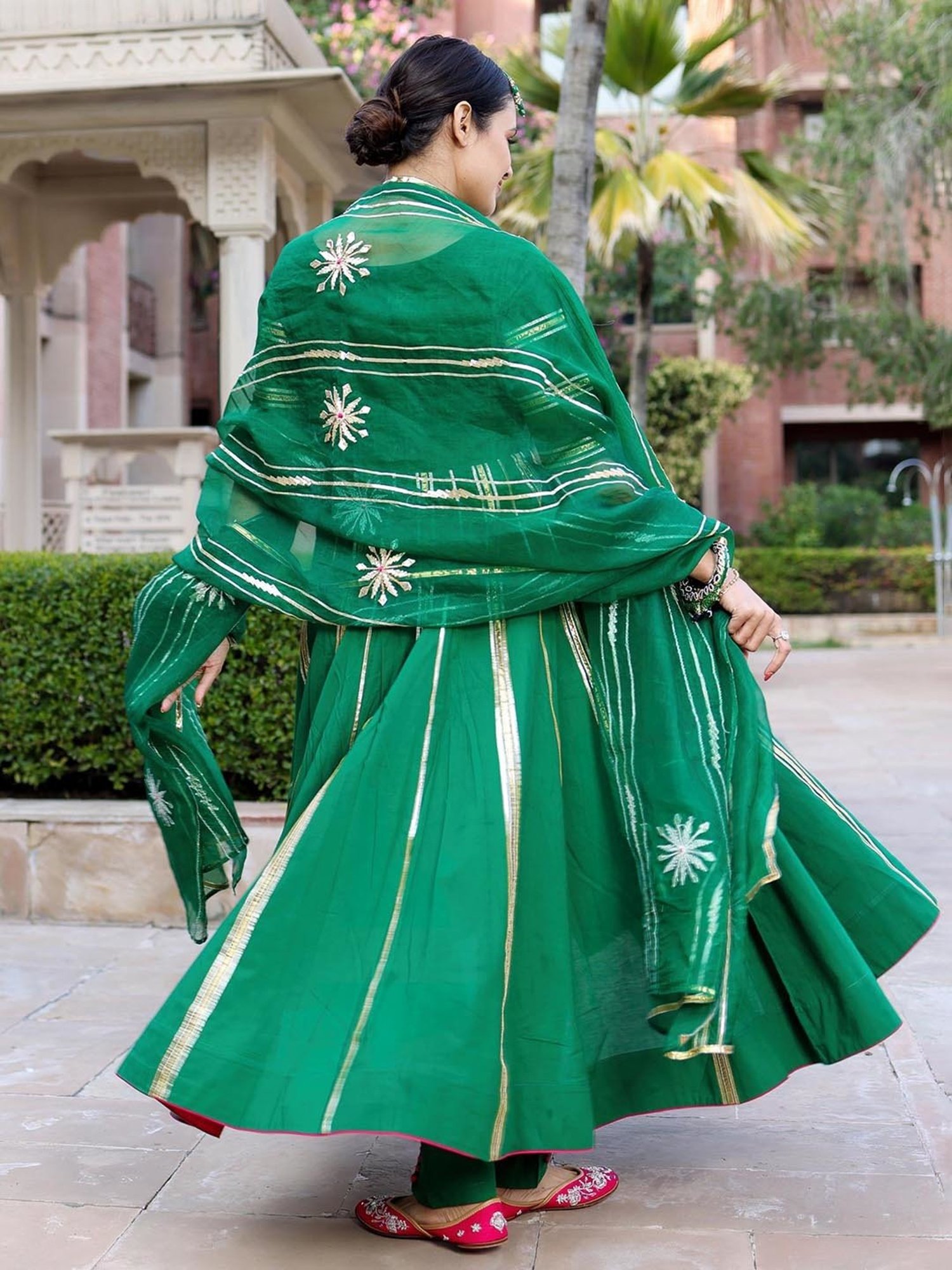 AACHHO Golf Green Gotapatti Suit Set