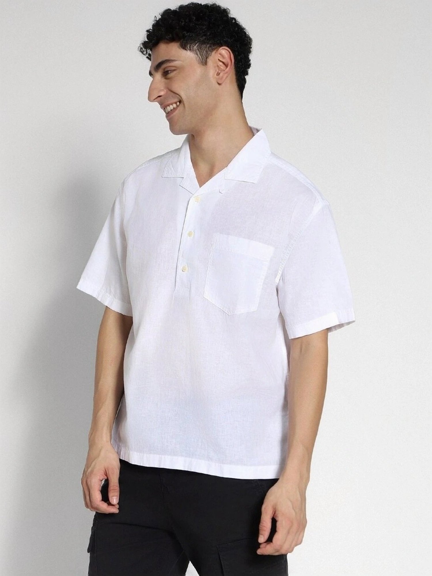 American Eagle White Regular Fit Shirt