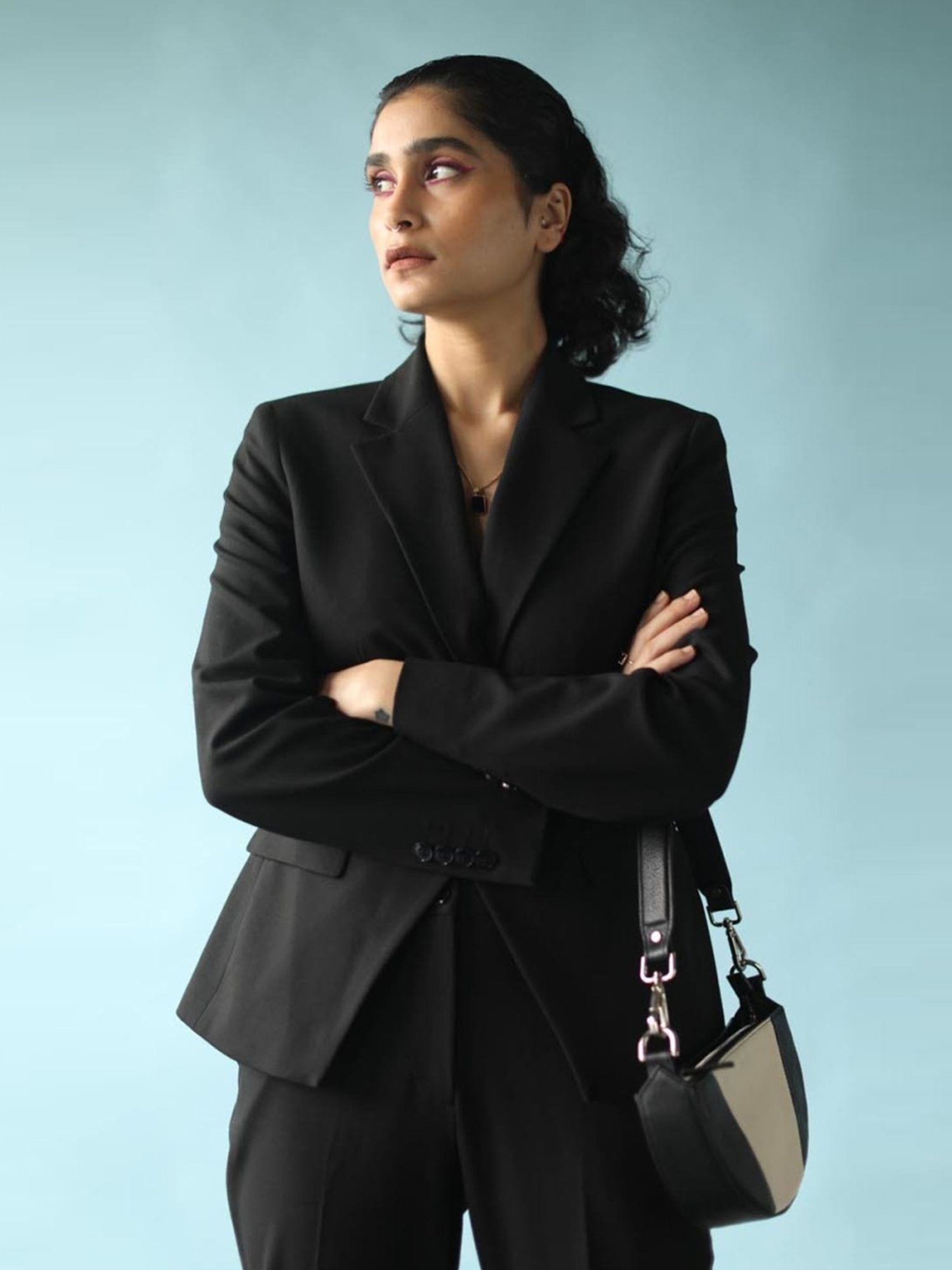 Qua Black The Indra Suit