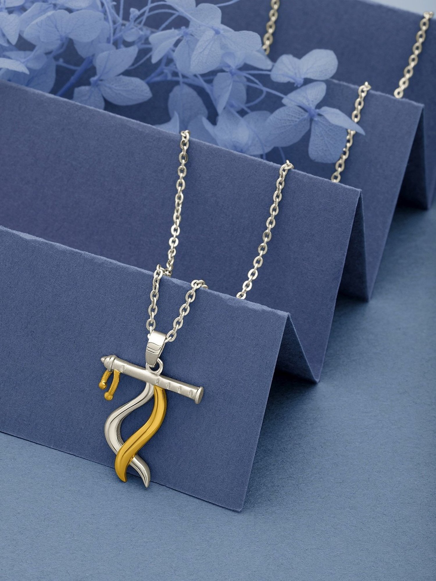 Zavya 92.5 Sterling Silver Pearlescent Elegance Pendant with Chain for Women