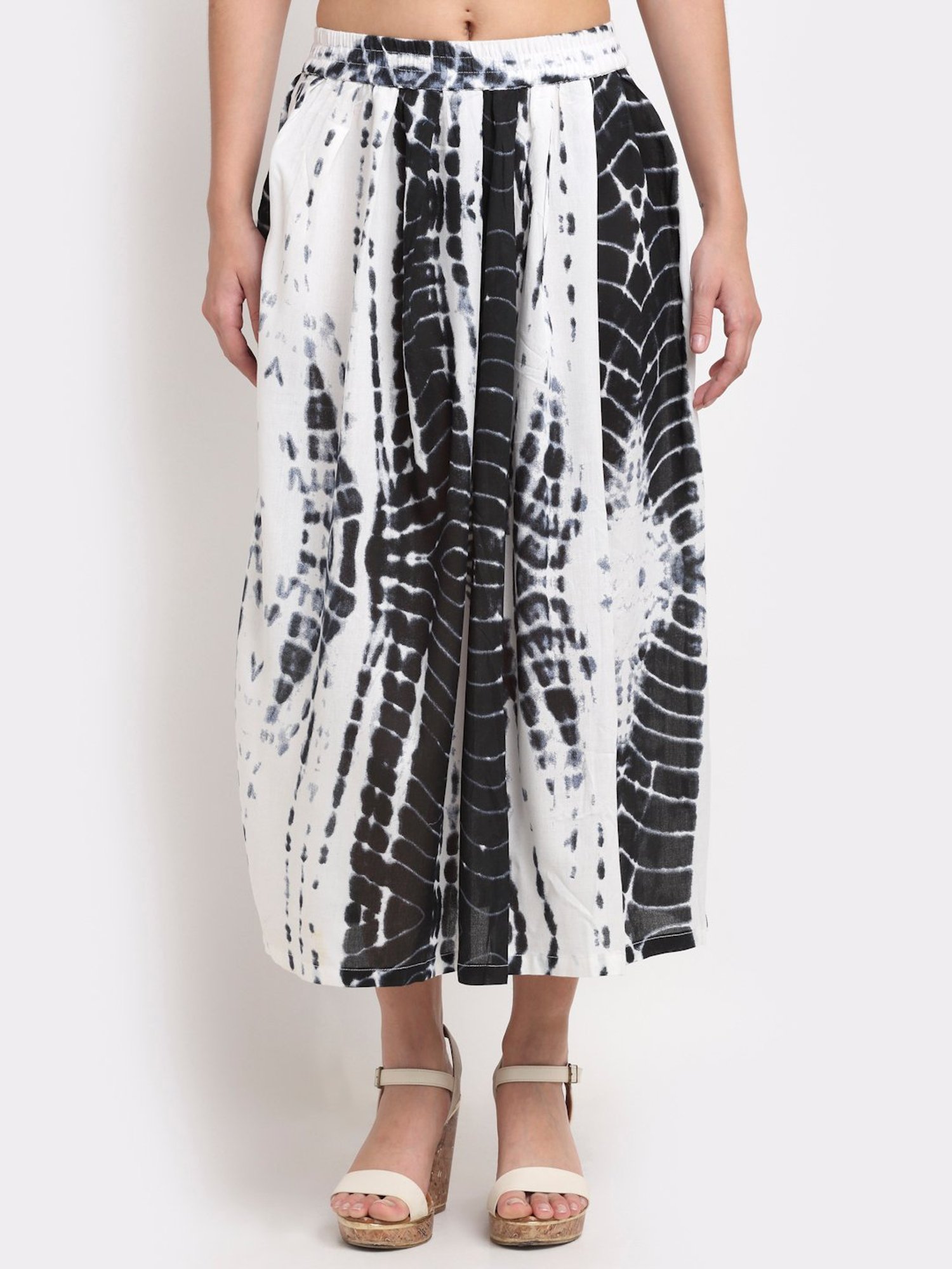 BRINNS White & Black A-Line Skirt