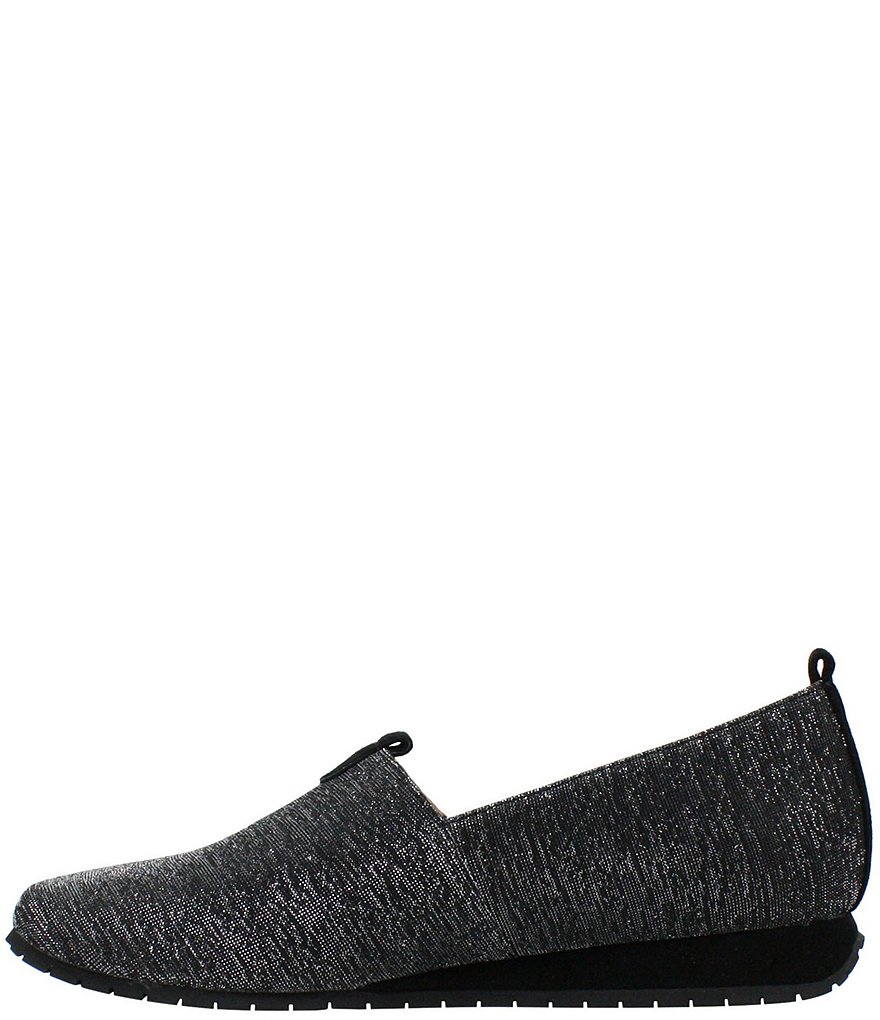 Trotters Kiera Suede Kitten Heel Pumps