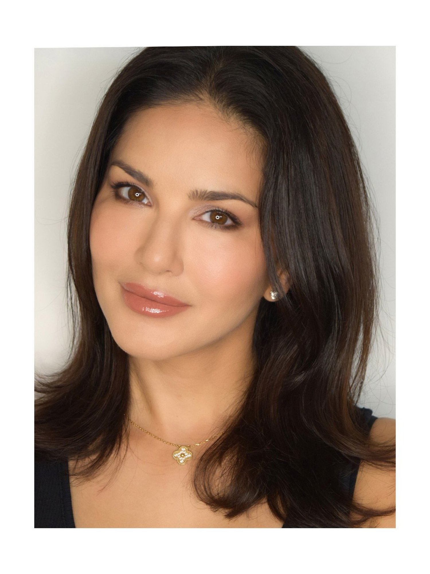 StarStruck By Sunny Leone Lipstick+Lip Gloss+Liner Lip Kit Toffee - Pack of 3